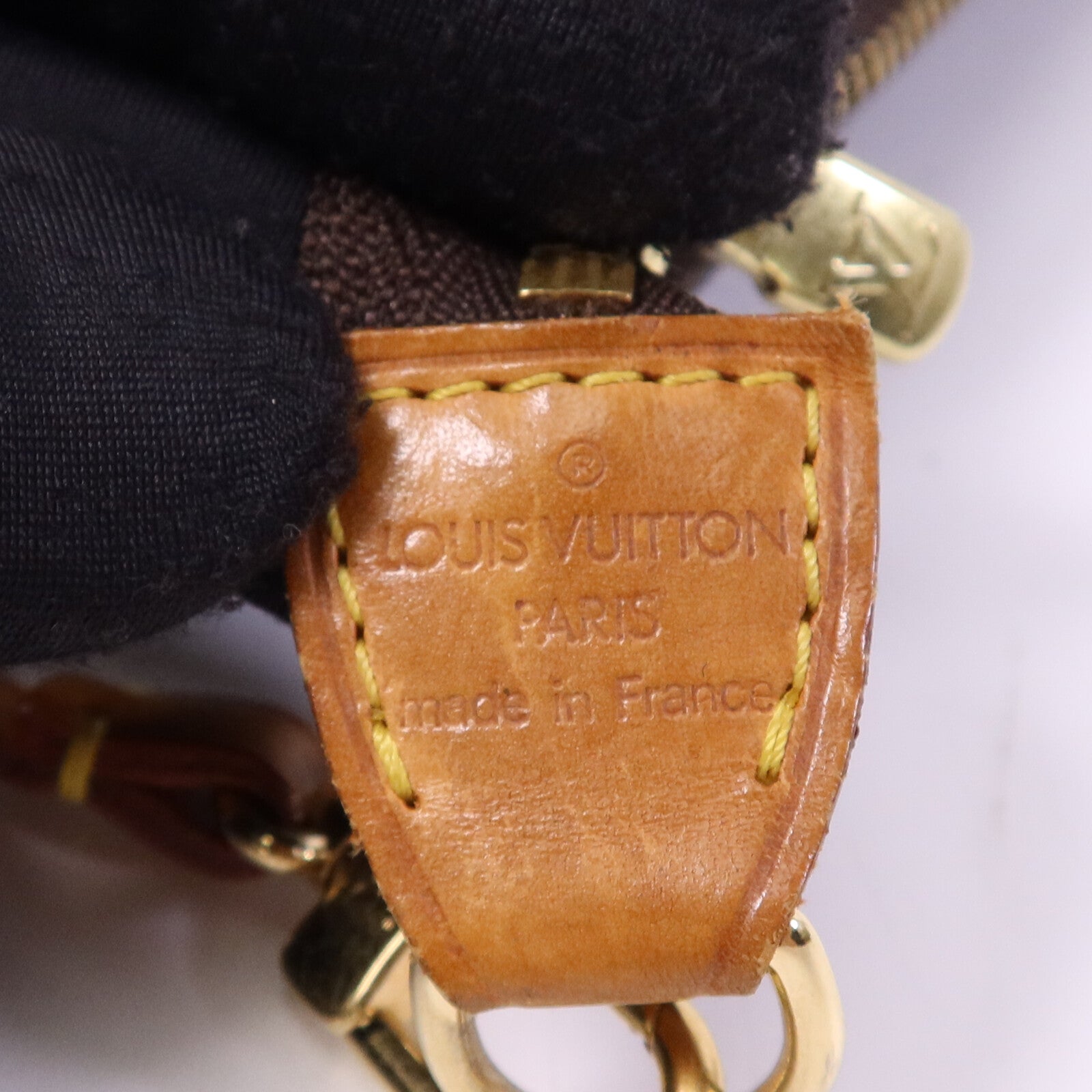 LOUIS VUITTON Monogram Pochette Accessoires金扣手挽袋