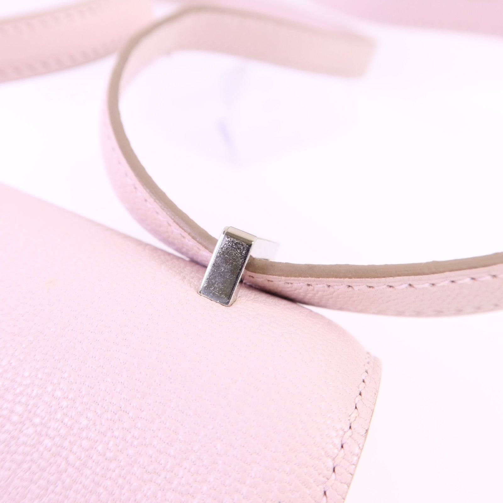 HERMES Chevre皮革Constance Mini銀扣肩背袋Mauve Pale