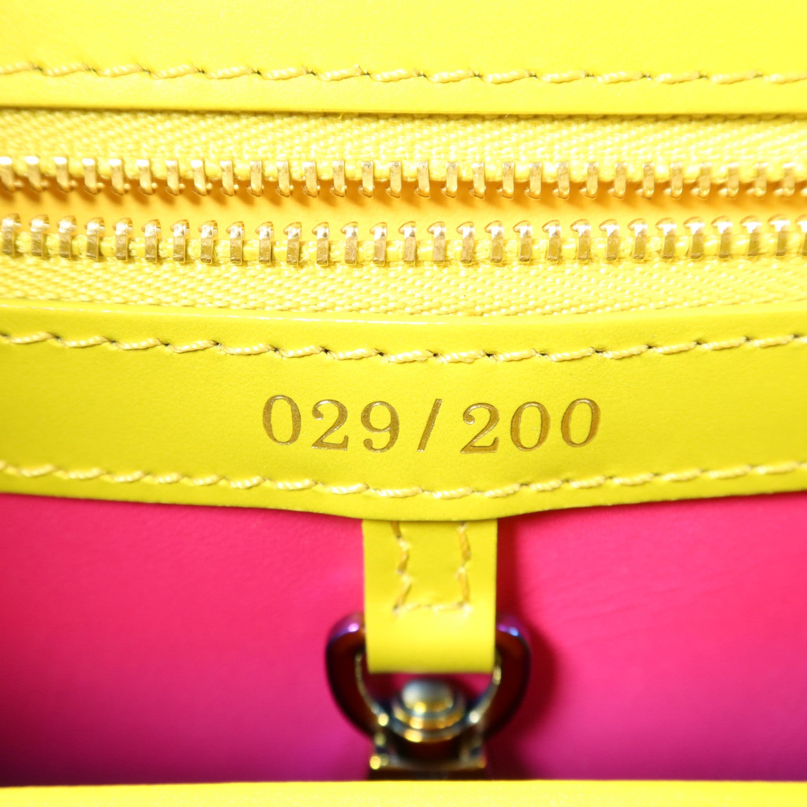 LOUIS VUITTON 牛皮皮革Bolsa Capucines MM手挽肩背兩用袋