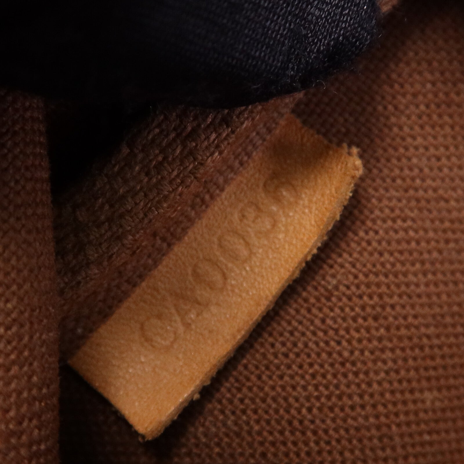 LOUIS VUITTON Monogram Pochette Accessoires金扣手挽袋