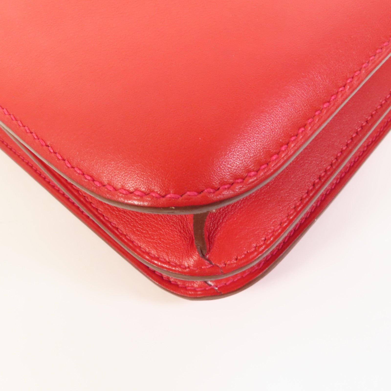 HERMES Swift皮革Constance 24金扣肩背袋Red
