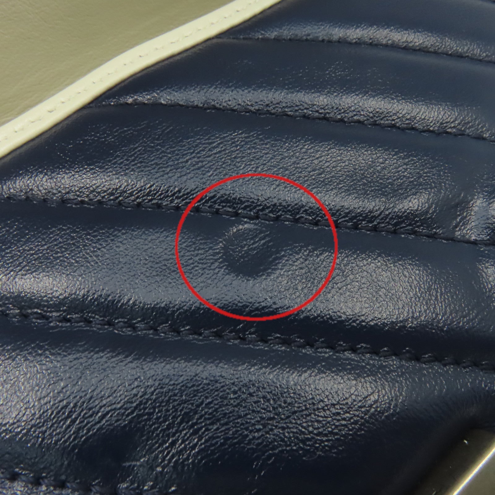 GUCCI 【激減優惠】牛皮皮革GG Marmont Small Shoulder Bag鏈帶肩背袋寶藍色/米白色