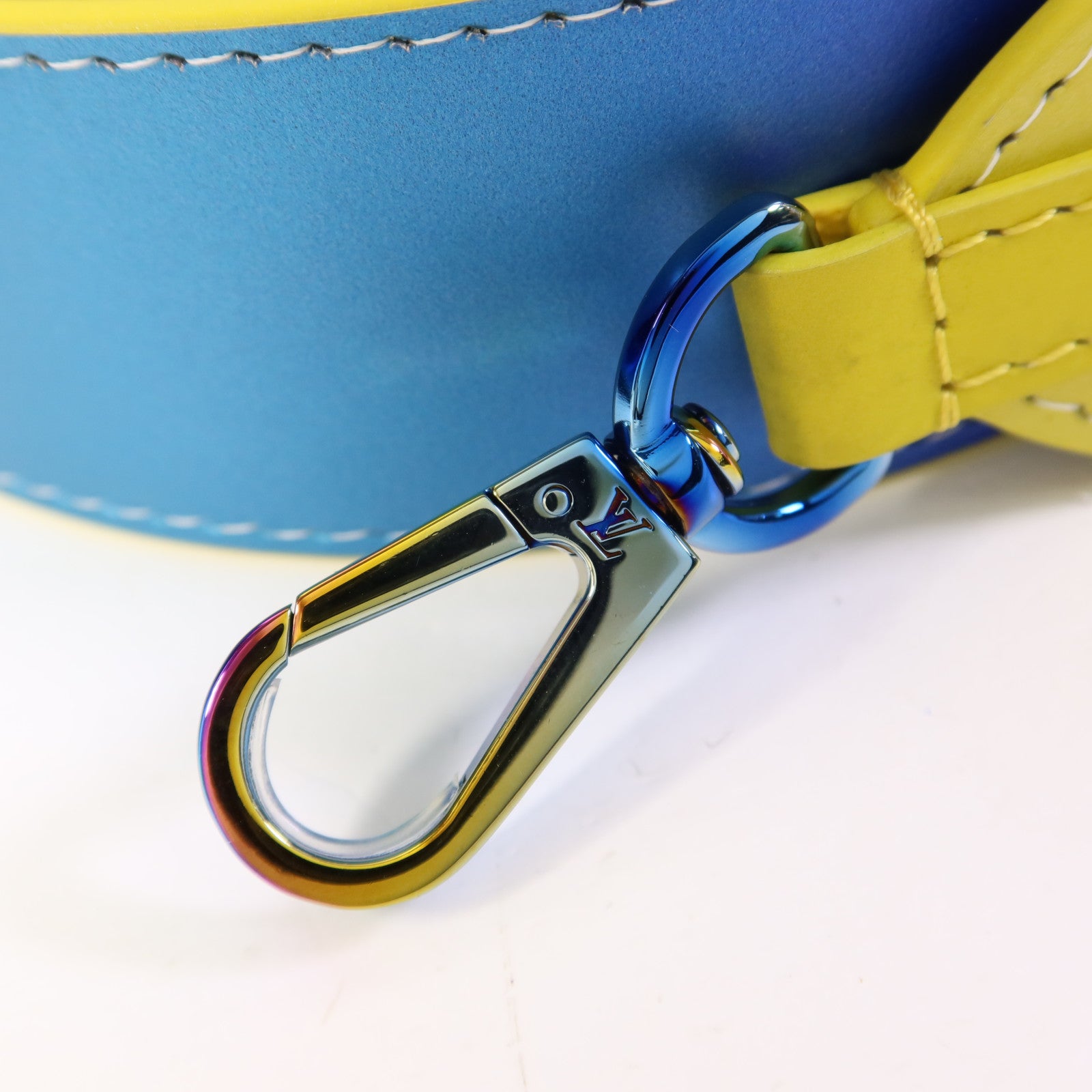 LOUIS VUITTON 牛皮皮革Bolsa Capucines MM手挽肩背兩用袋