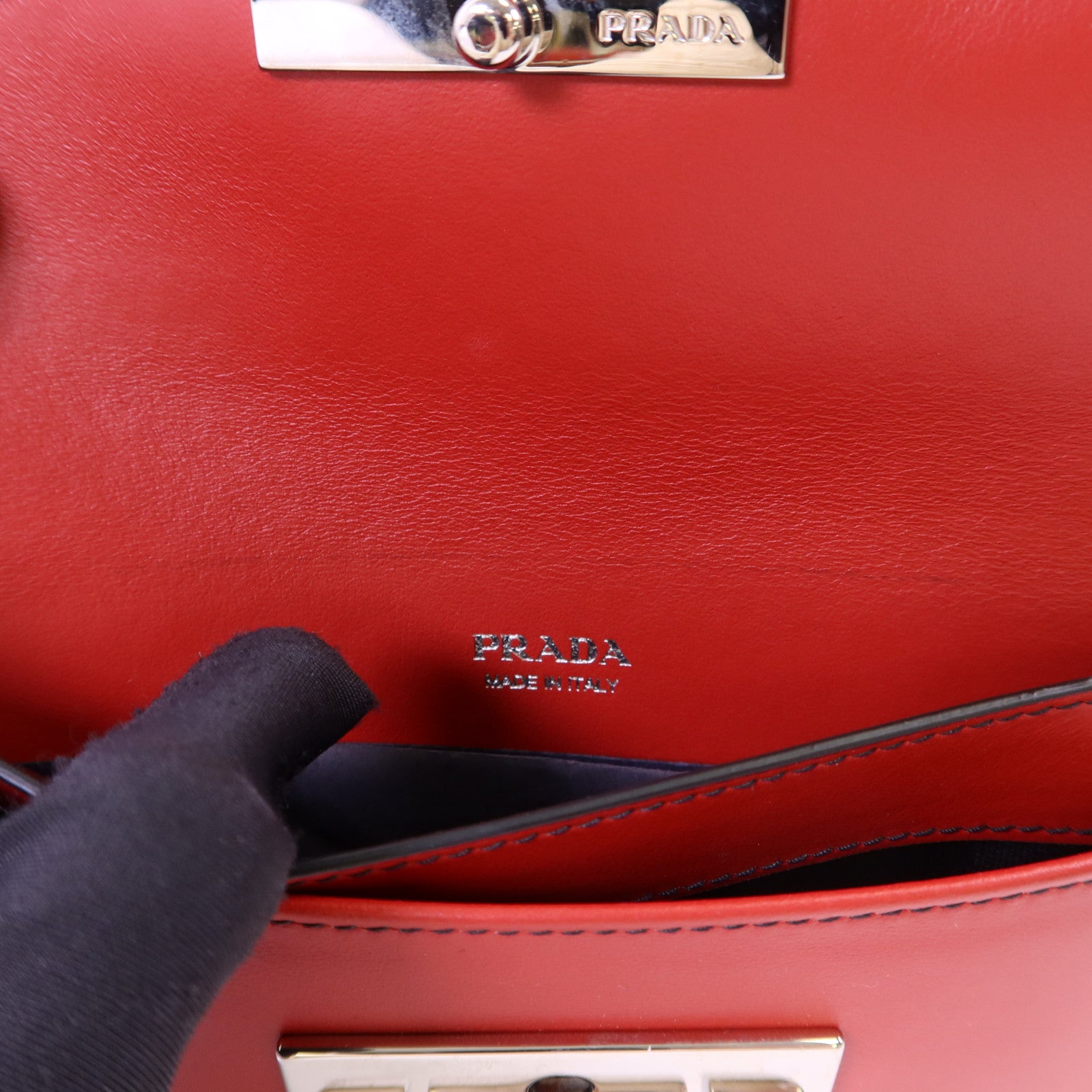 PRADA 【激減優惠】牛皮皮革Clutch銀扣手拿包