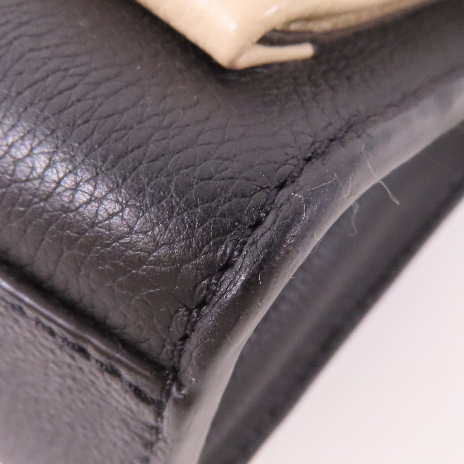 LOUIS VUITTON 牛皮皮革My Lock Me Chain Bag銀扣肩背袋