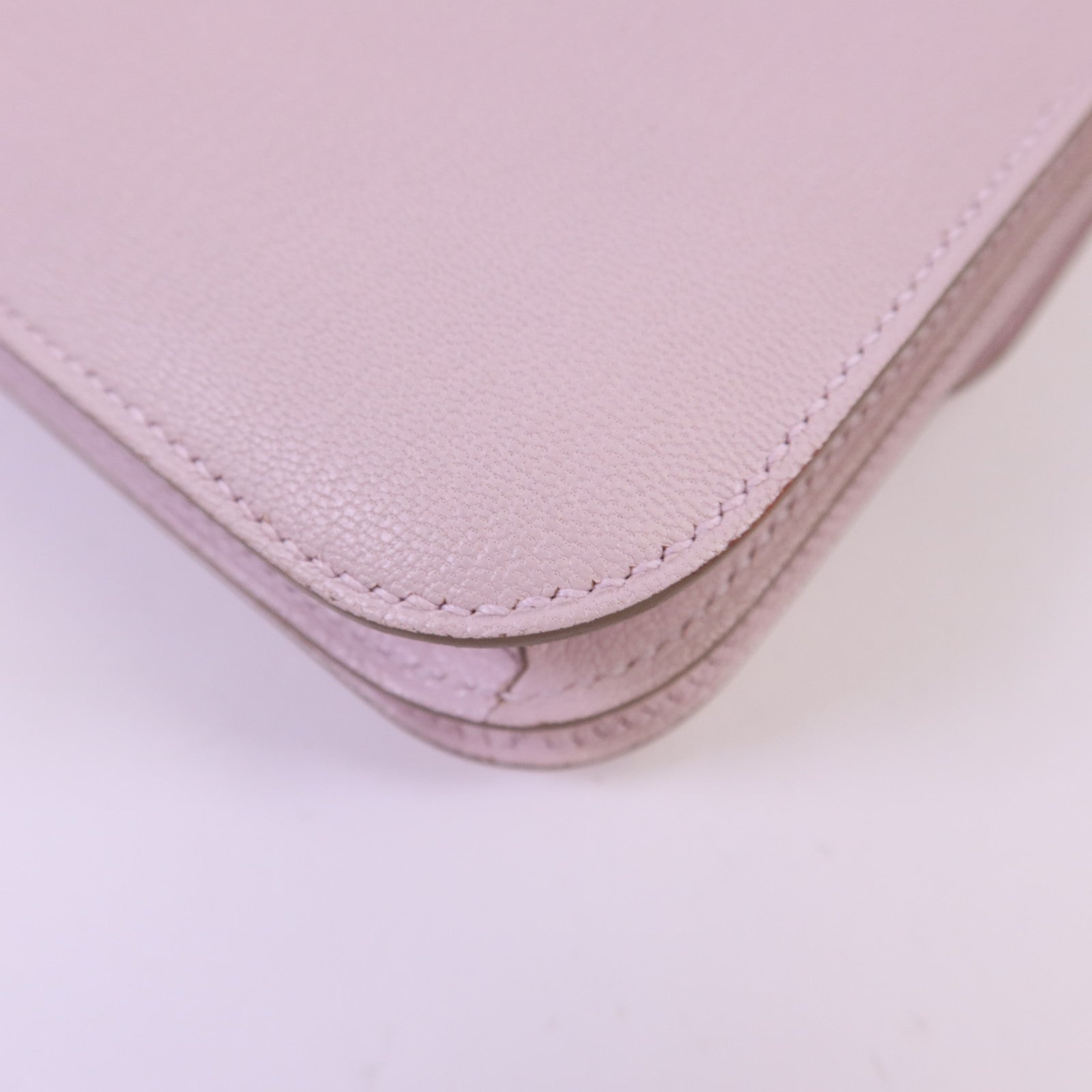 HERMES Chevre皮革Constance Mini銀扣肩背袋Mauve Pale
