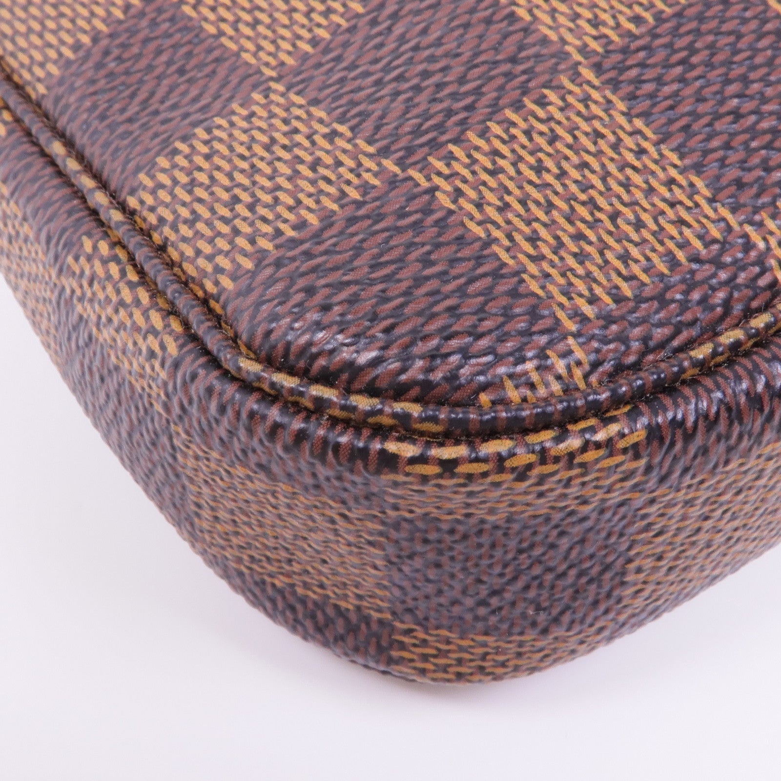 LOUIS VUITTON Damier Mini Pochette Accessoires金扣手挽袋