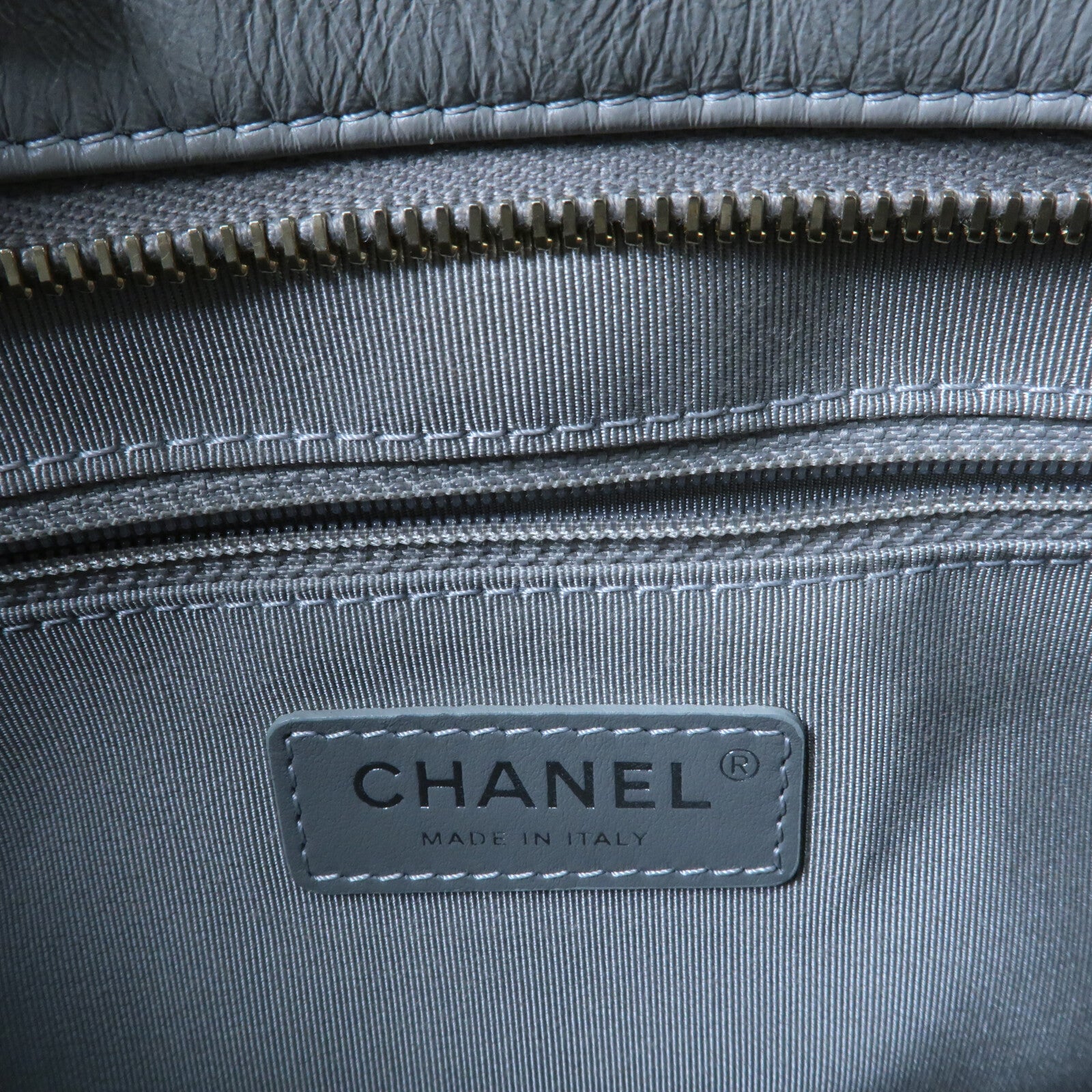 CHANEL 牛皮皮革Gabrielle Medium鏈帶肩背袋