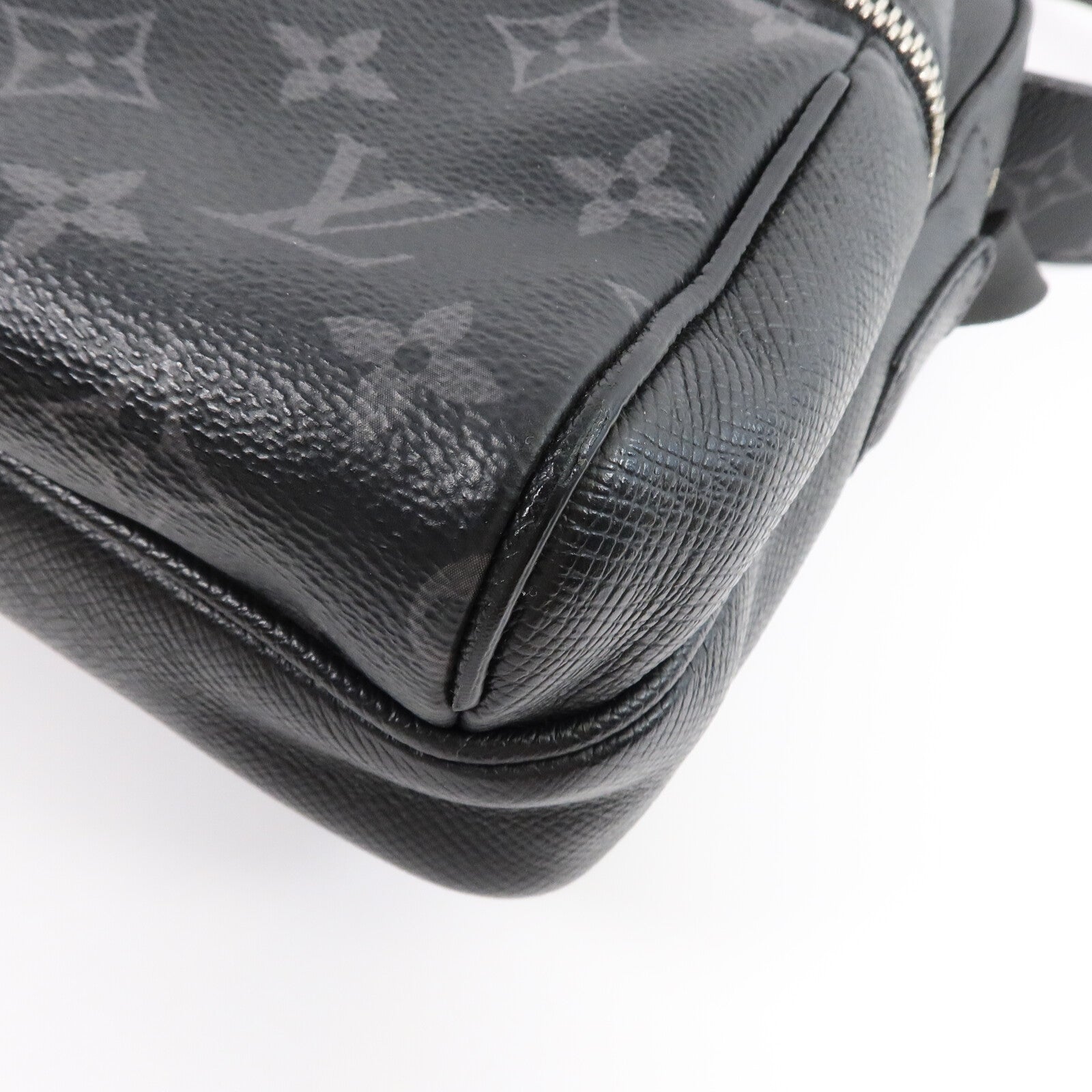 LOUIS VUITTON Monogram Eclipse/Taiga Outdoor Messenger銀扣肩背袋