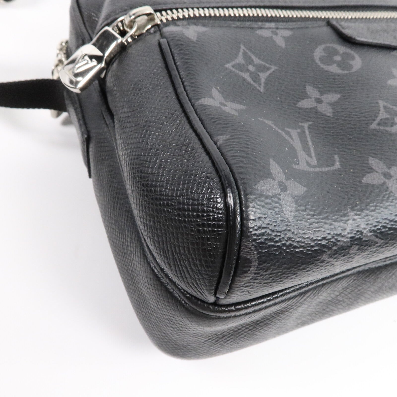 LOUIS VUITTON Monogram Eclipse/Taiga Outdoor Messenger銀扣肩背袋