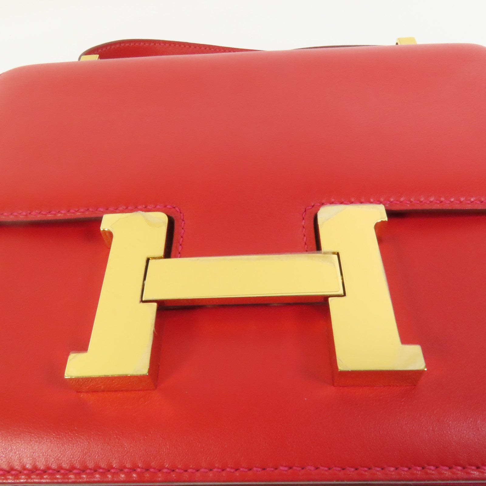 HERMES Swift皮革Constance 24金扣肩背袋Red