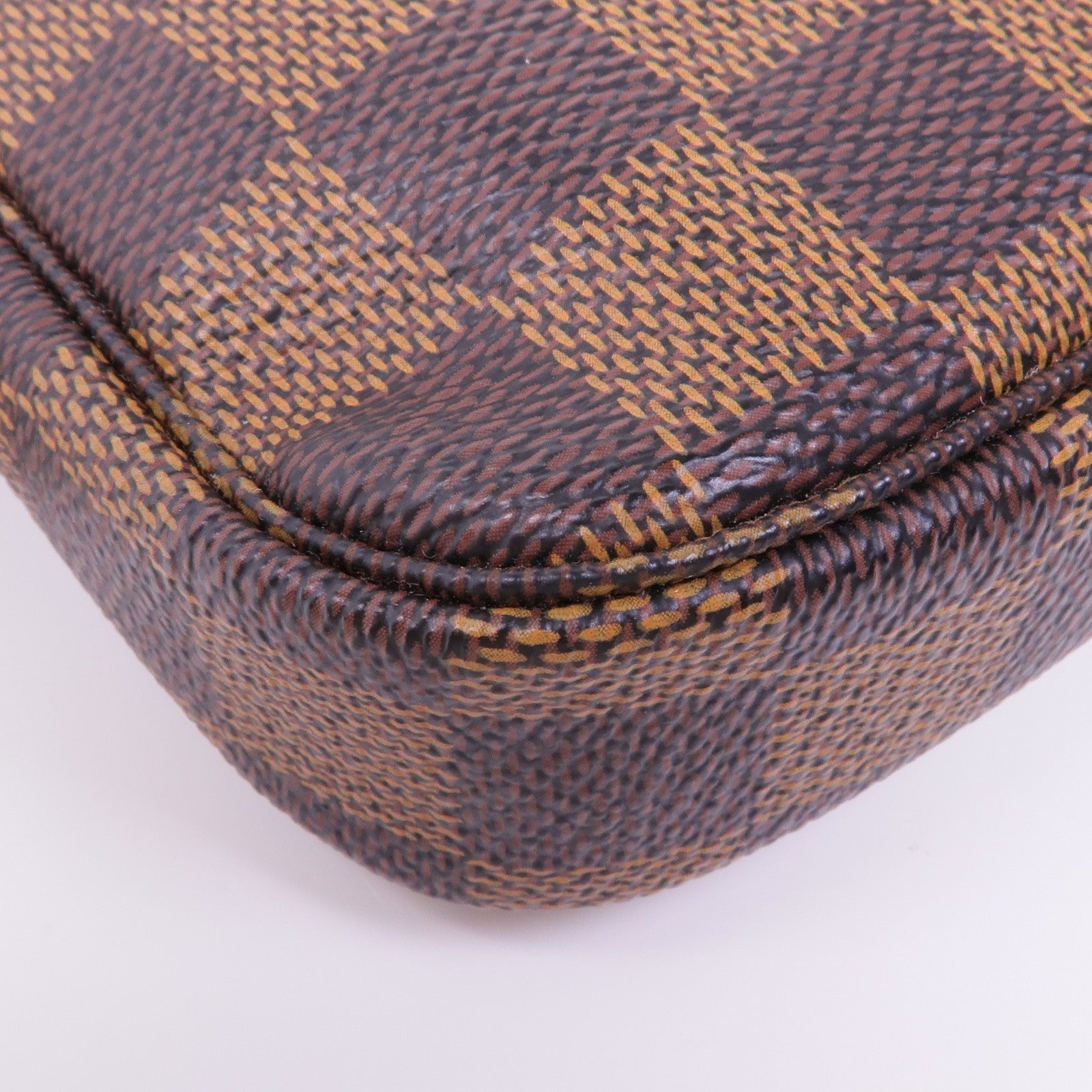 LOUIS VUITTON Damier Mini Pochette Accessoires金扣手挽袋
