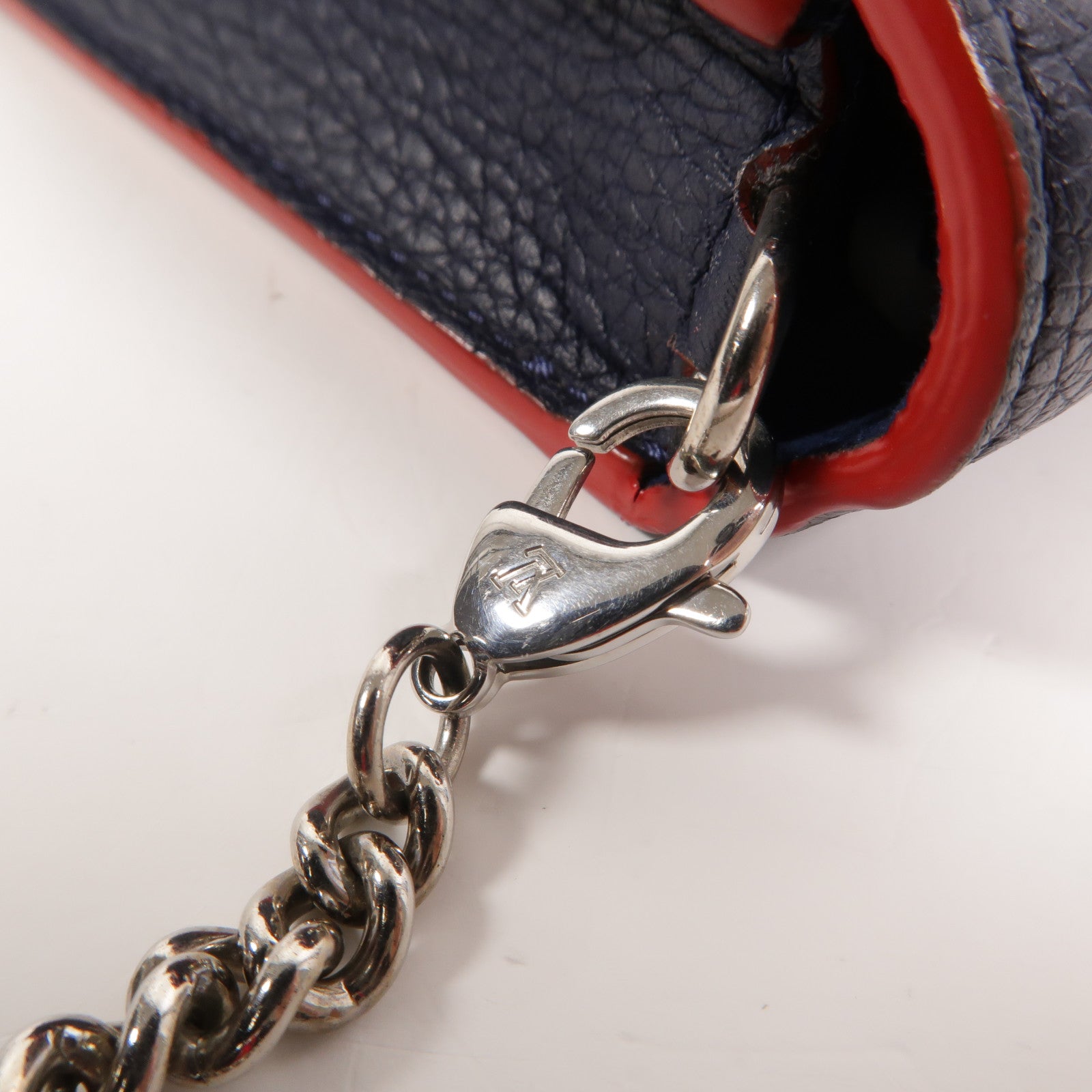 LOUIS VUITTON 牛皮皮革MyLockMe鏈帶肩背袋