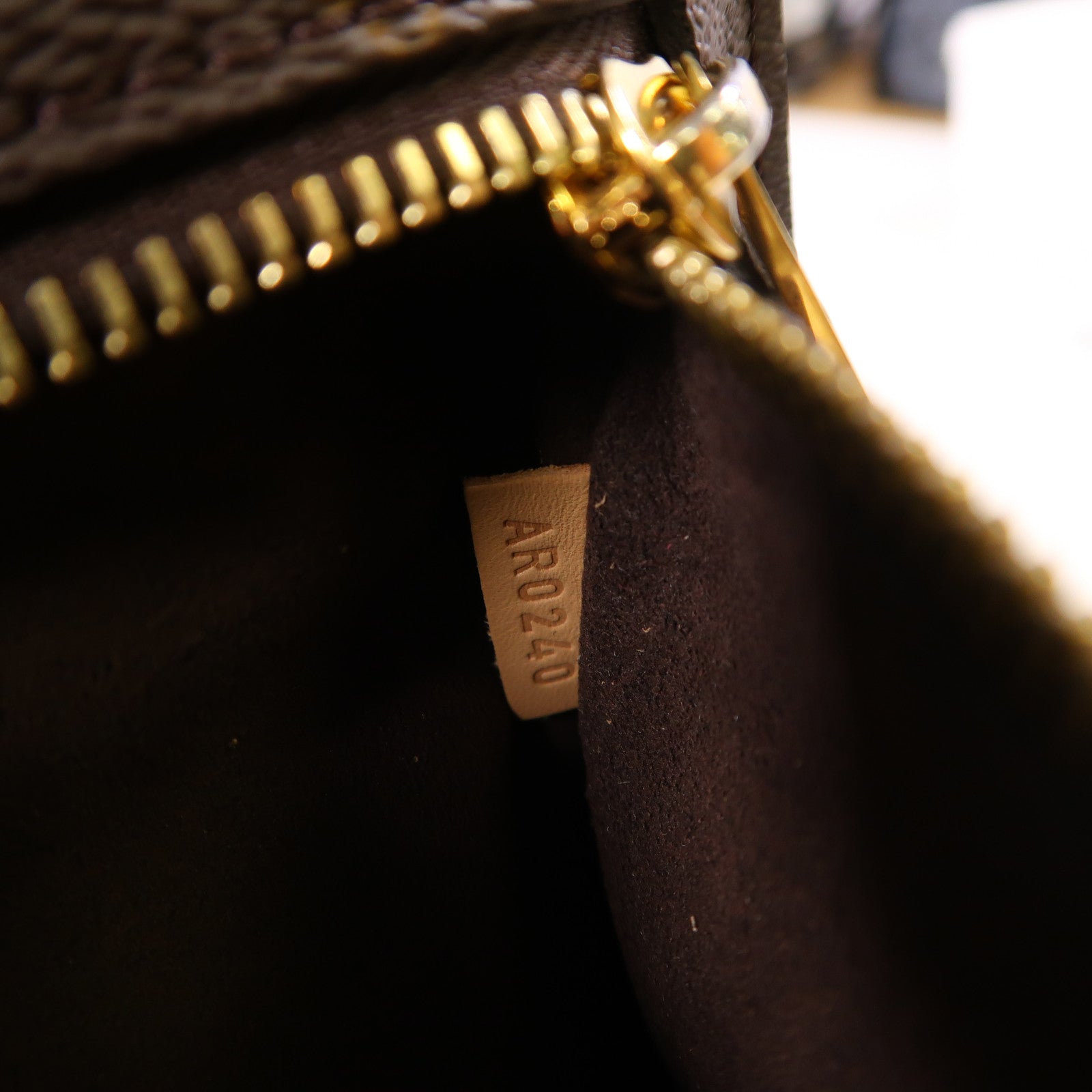 LOUIS VUITTON Monogram Pochette Metis MM金扣手挽肩背兩用袋