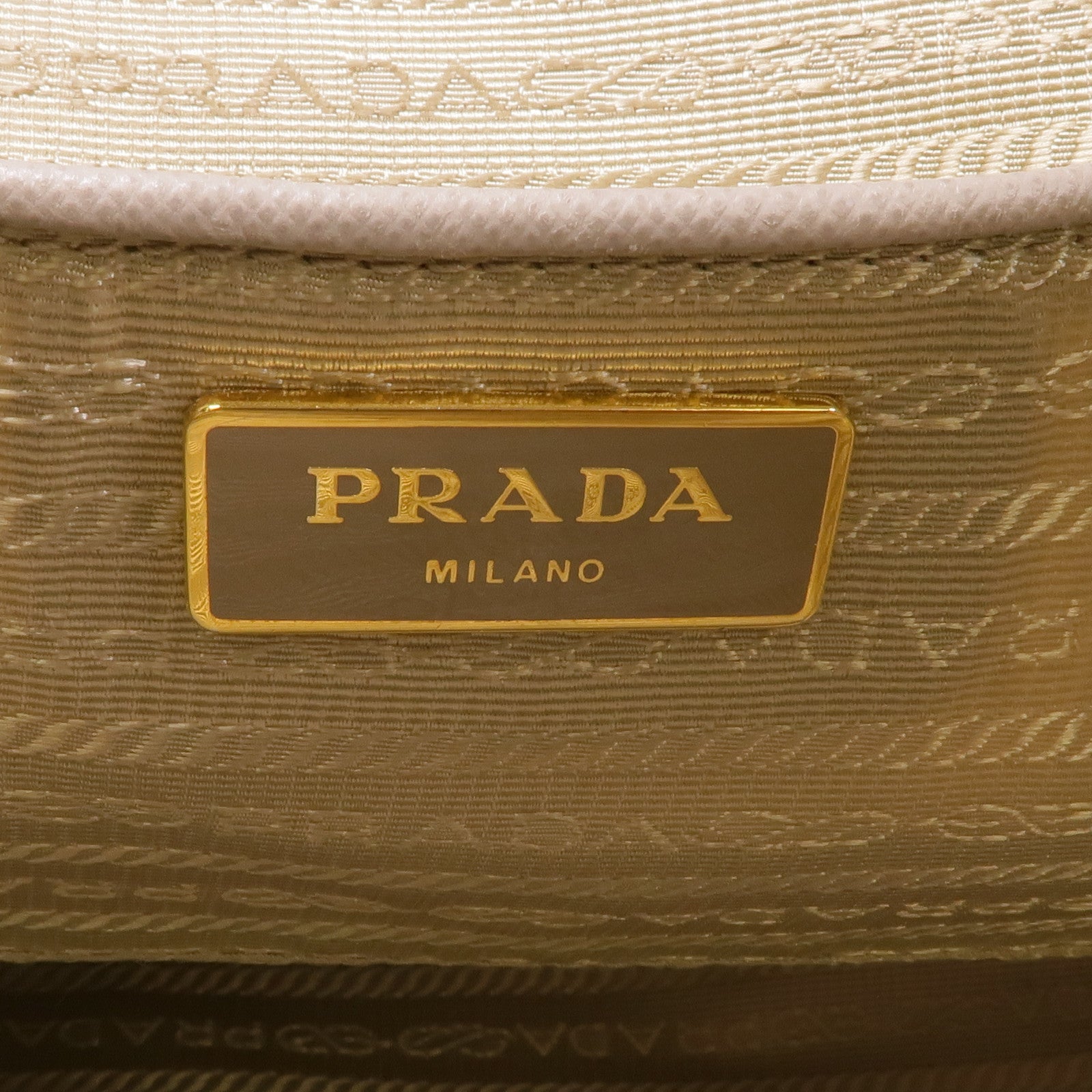 PRADA Saffiano皮革Handbag金扣手挽袋