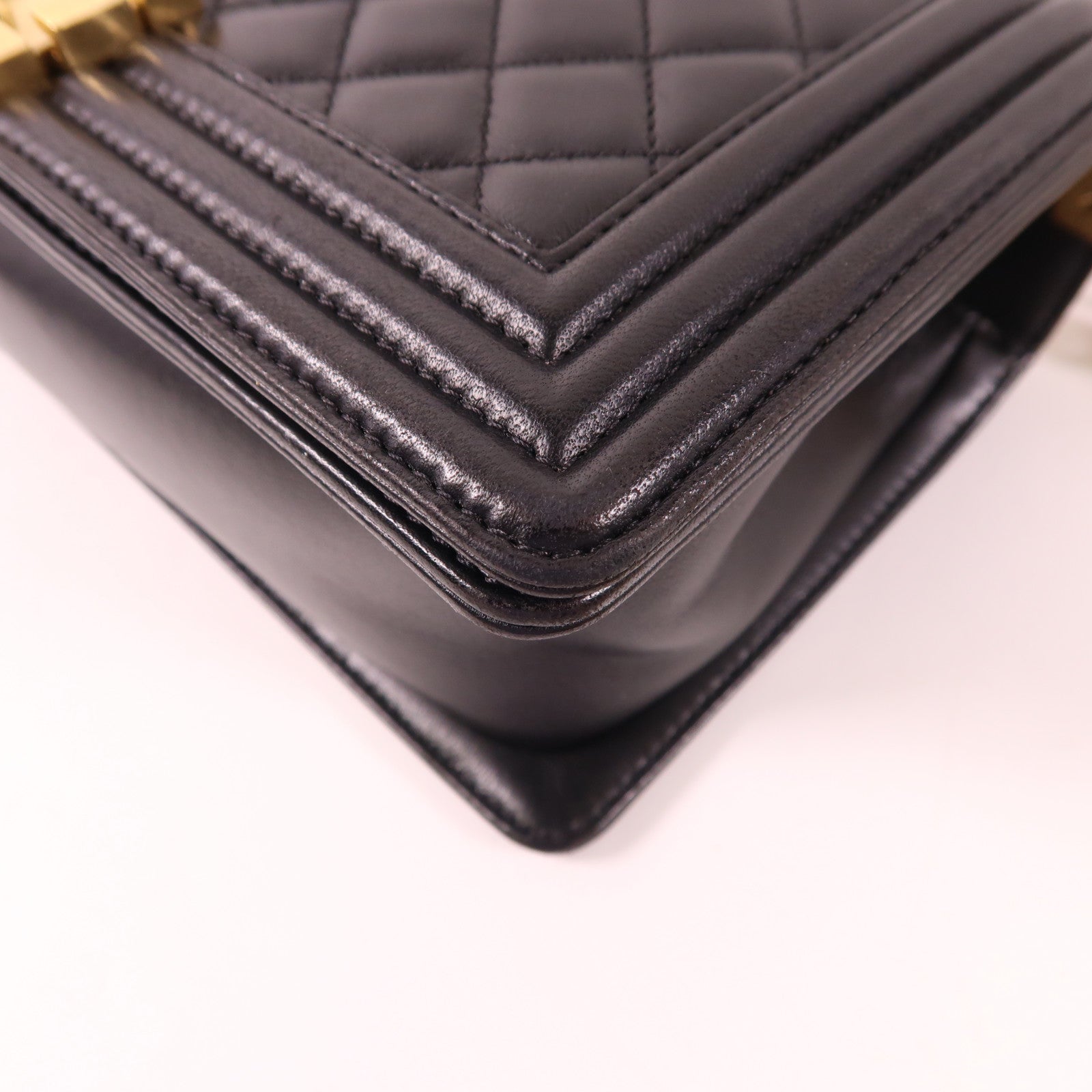 CHANEL 牛皮皮革Boy 25金扣鏈帶肩背袋