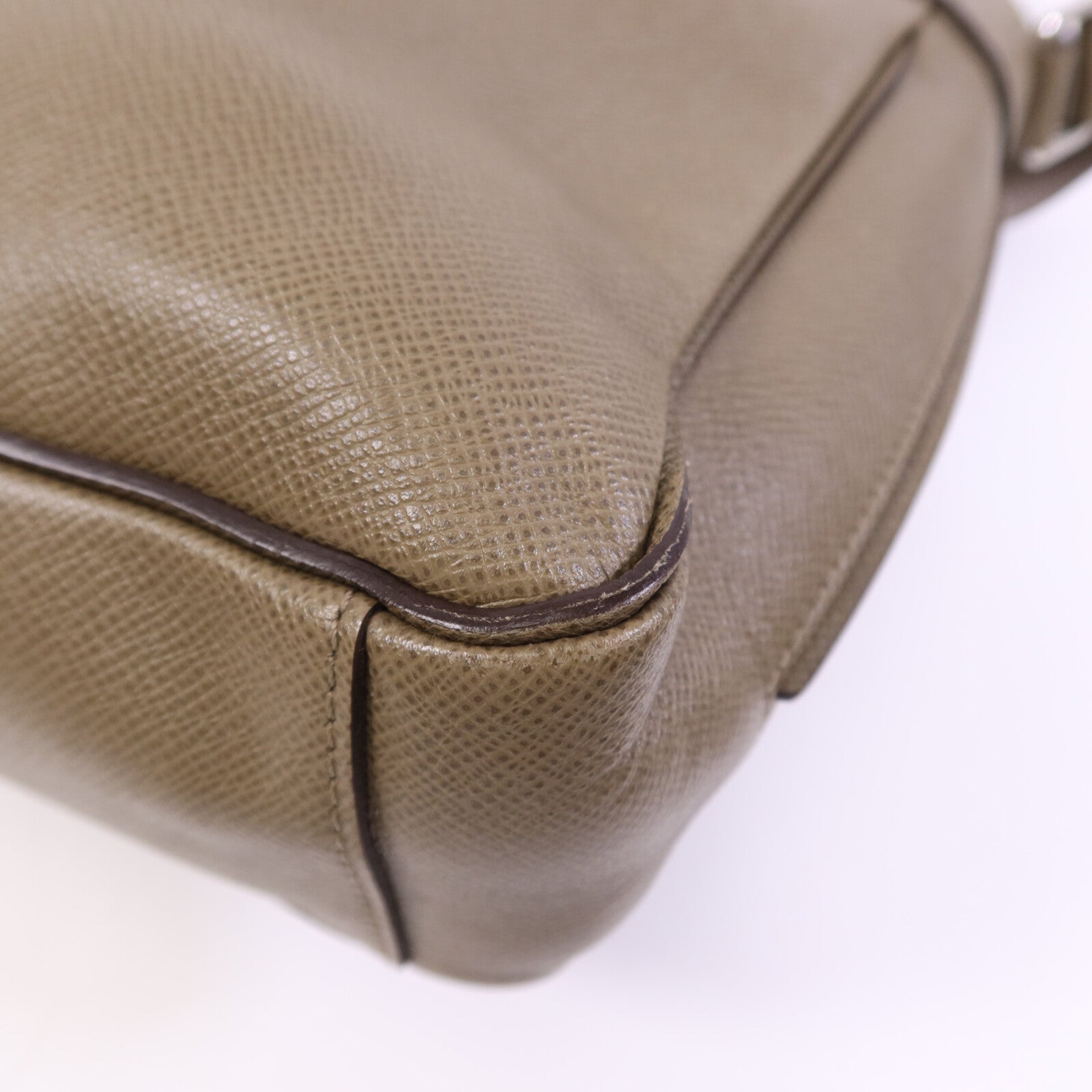 LOUIS VUITTON Taiga Roman MM銀扣肩背袋
