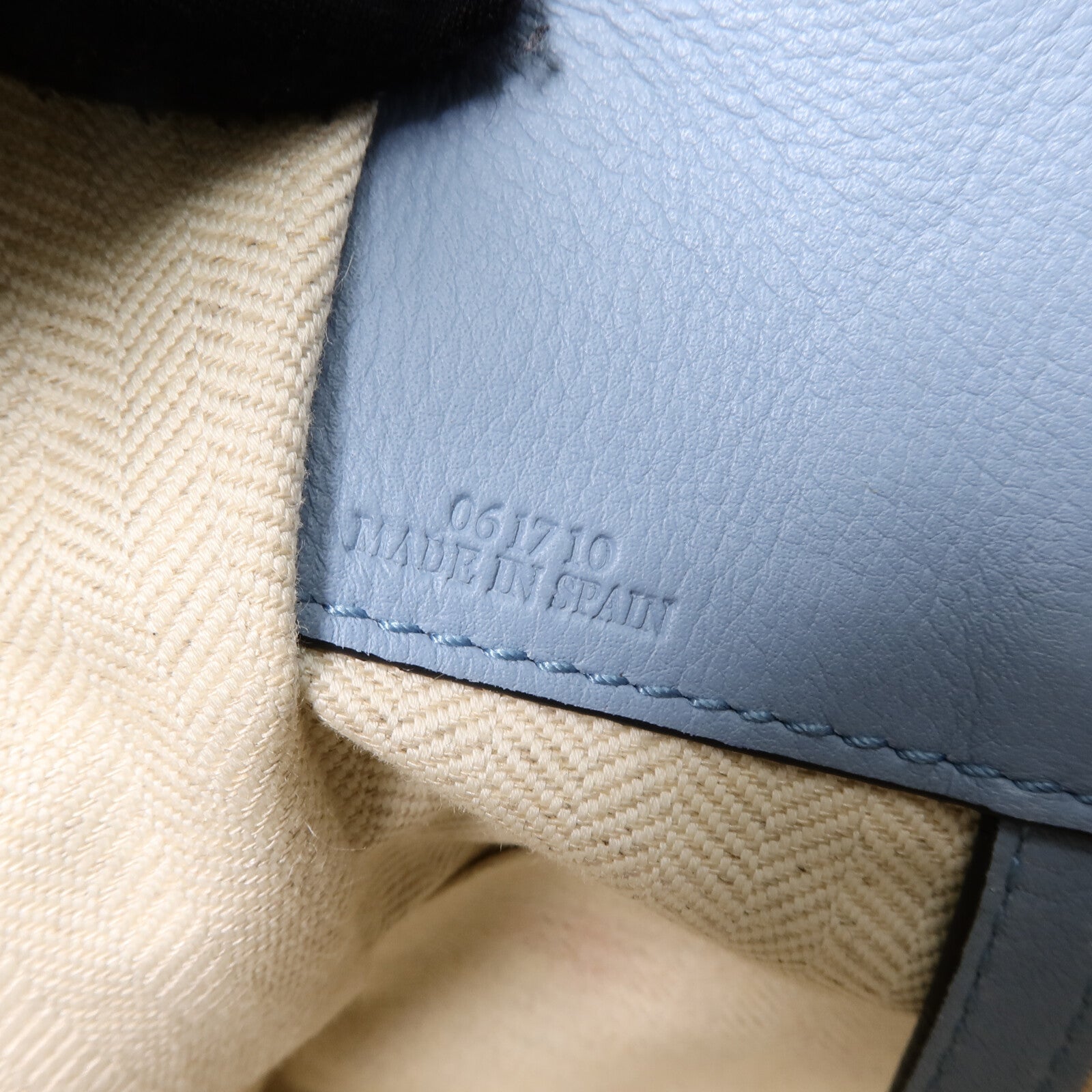 LOEWE 牛皮皮革Hammock Medium手挽肩背兩用袋