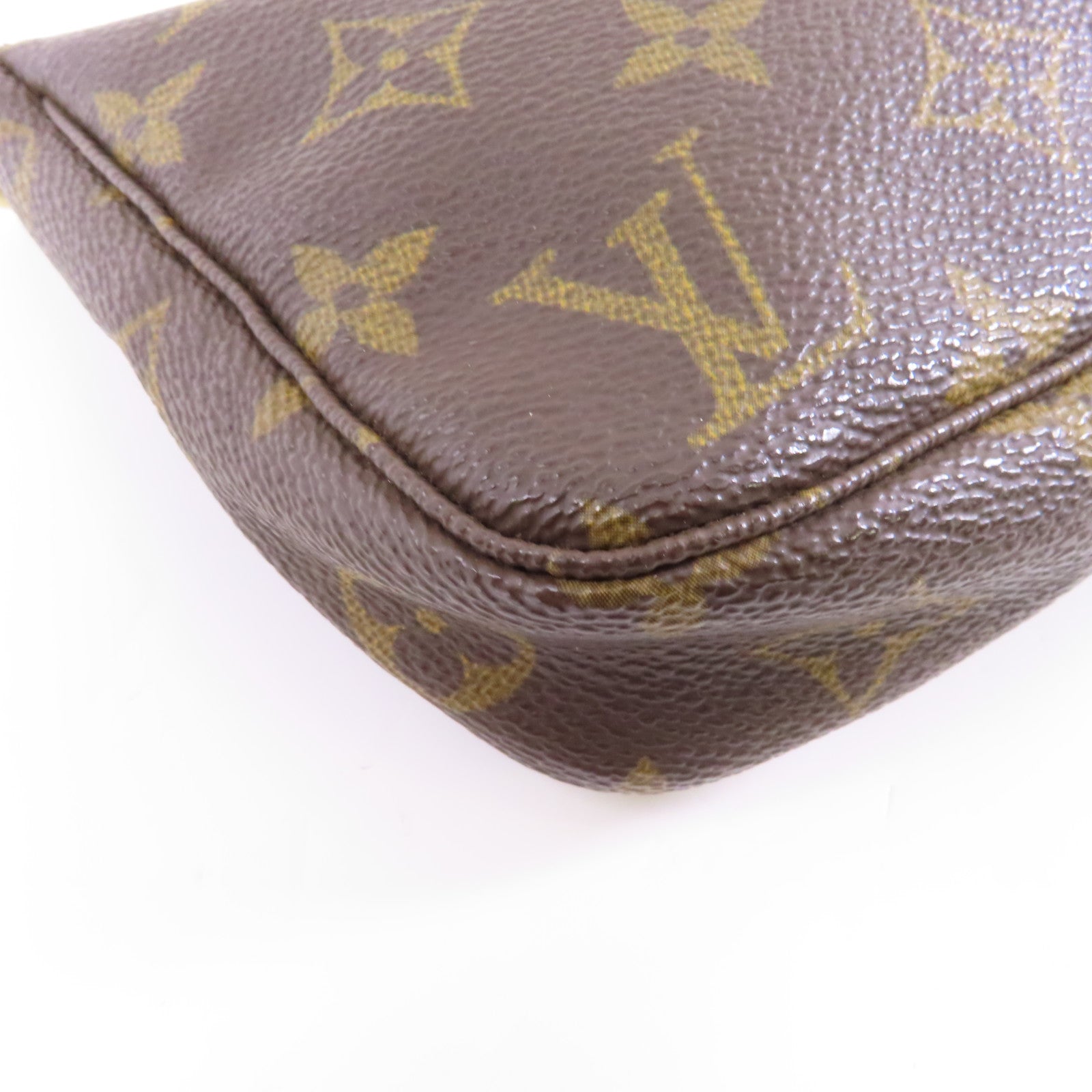 LOUIS VUITTON Monogram Pochette Accessoires金扣手挽袋棕色