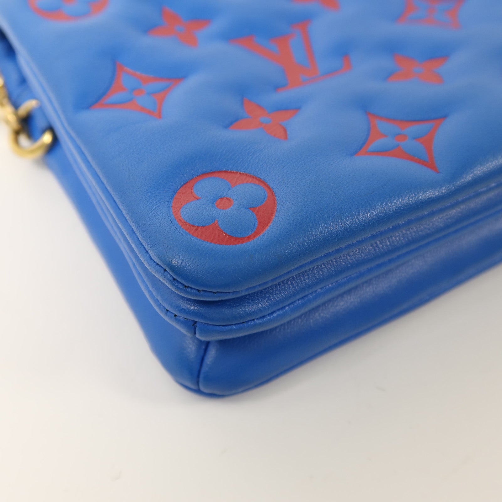 LOUIS VUITTON Monogram Embossed Pochette Coussin金扣鏈帶肩背袋