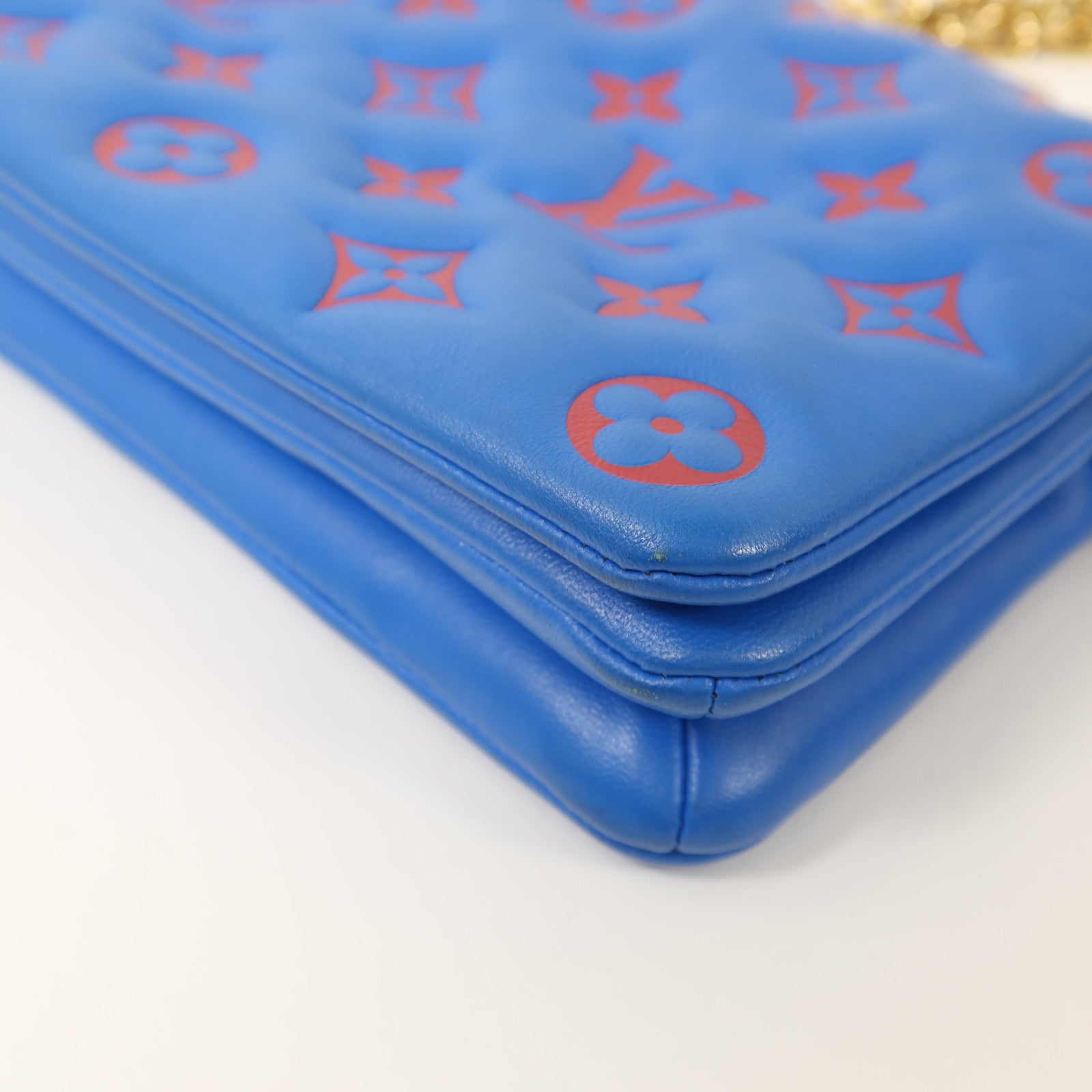 LOUIS VUITTON Monogram Embossed Pochette Coussin金扣鏈帶肩背袋