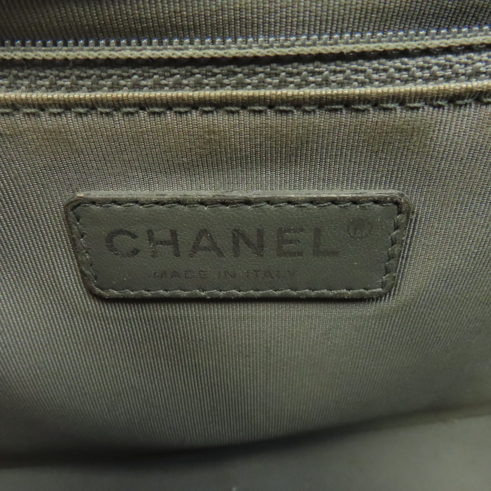 CHANEL 菱格牛皮皮革Boy 30cm銀扣鏈帶肩背袋黑色