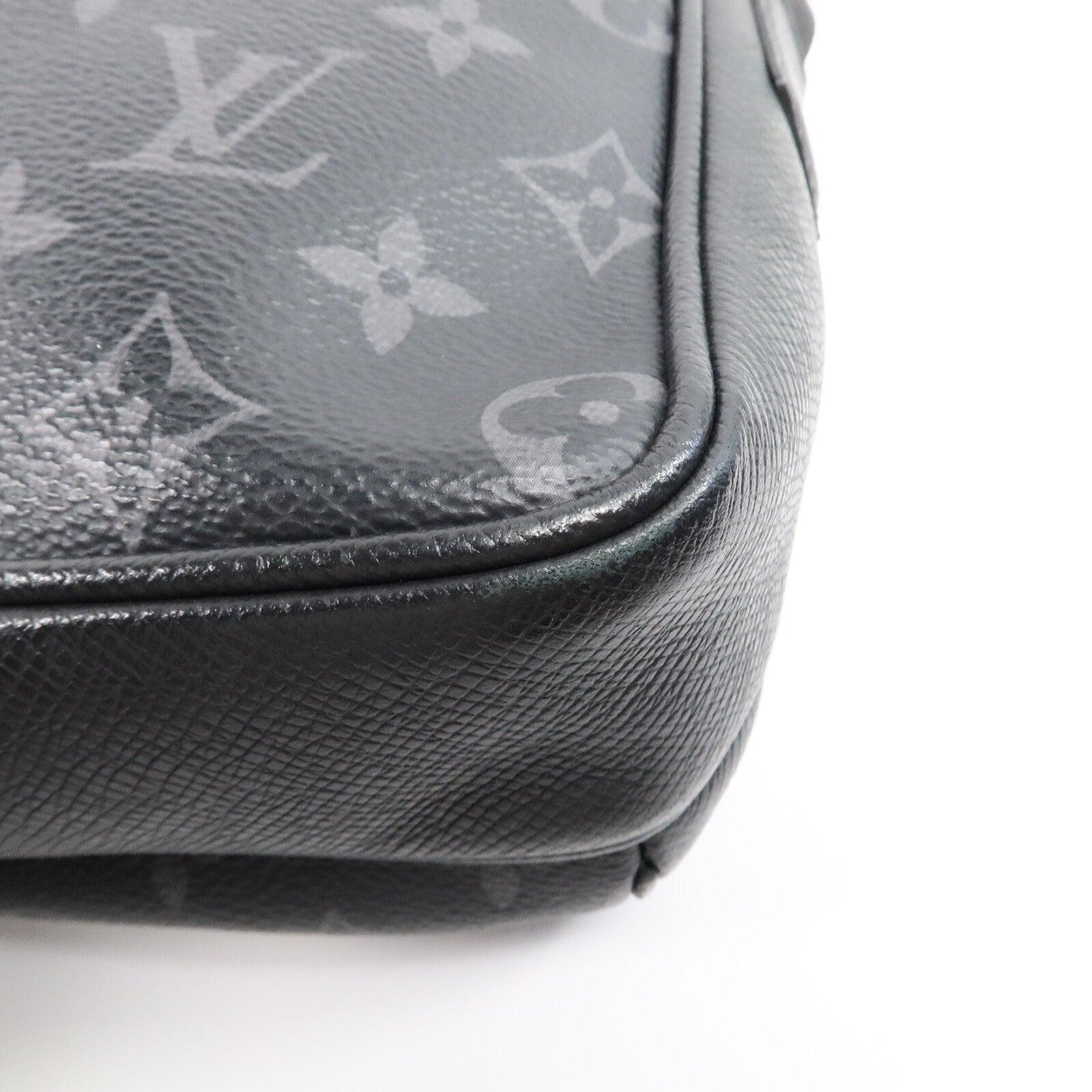 LOUIS VUITTON Monogram Eclipse/Taiga Outdoor Messenger銀扣肩背袋