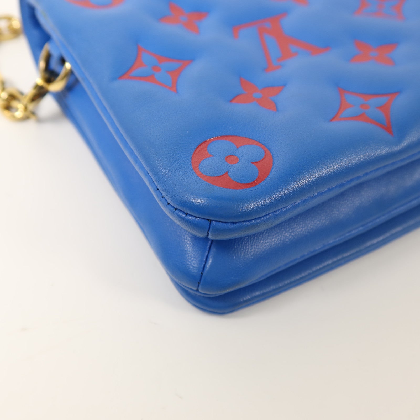 LOUIS VUITTON Monogram Embossed Pochette Coussin金扣鏈帶肩背袋