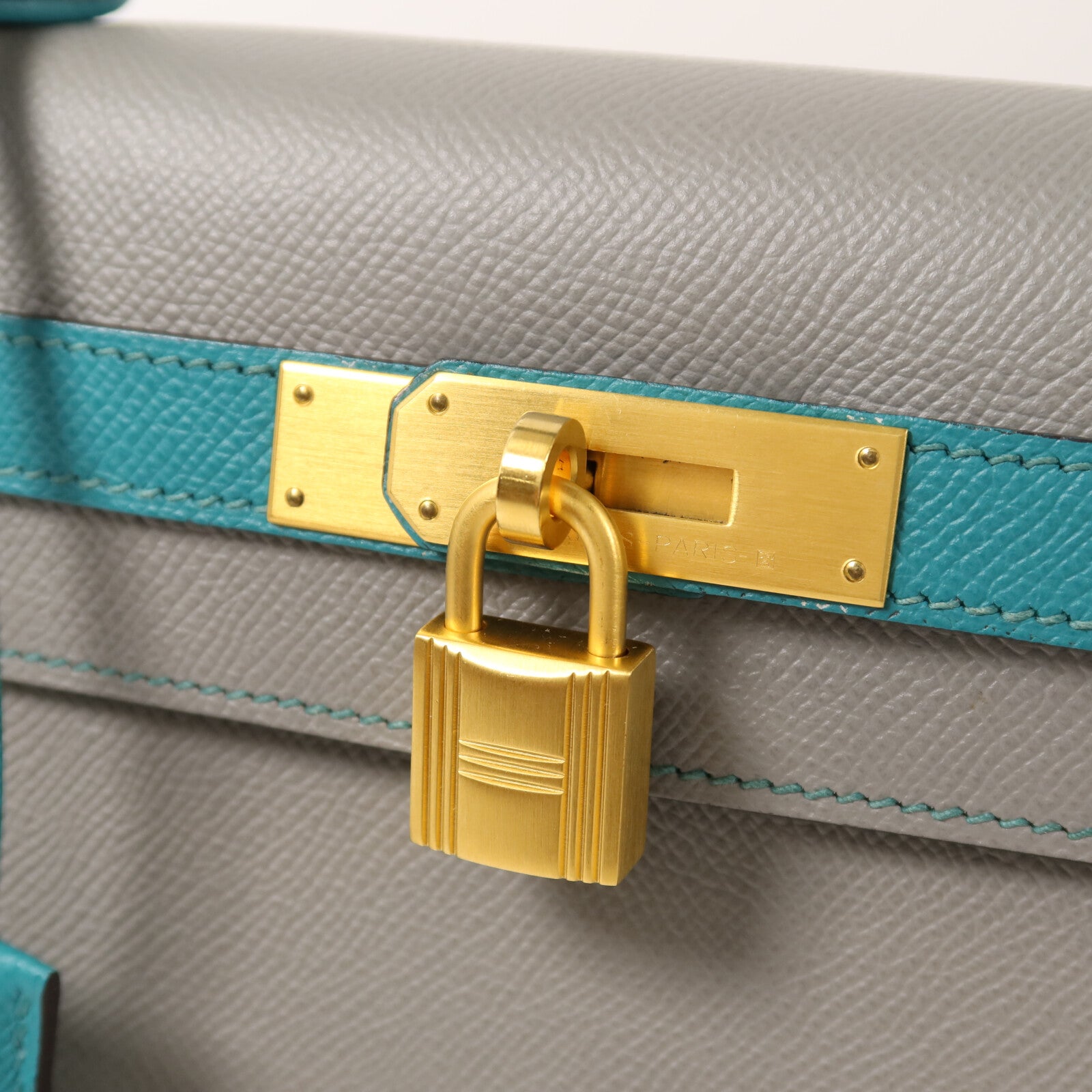 HERMES Epsom皮革Kelly 28金扣手挽肩背兩用袋Gris Mouette/Bleu Paon