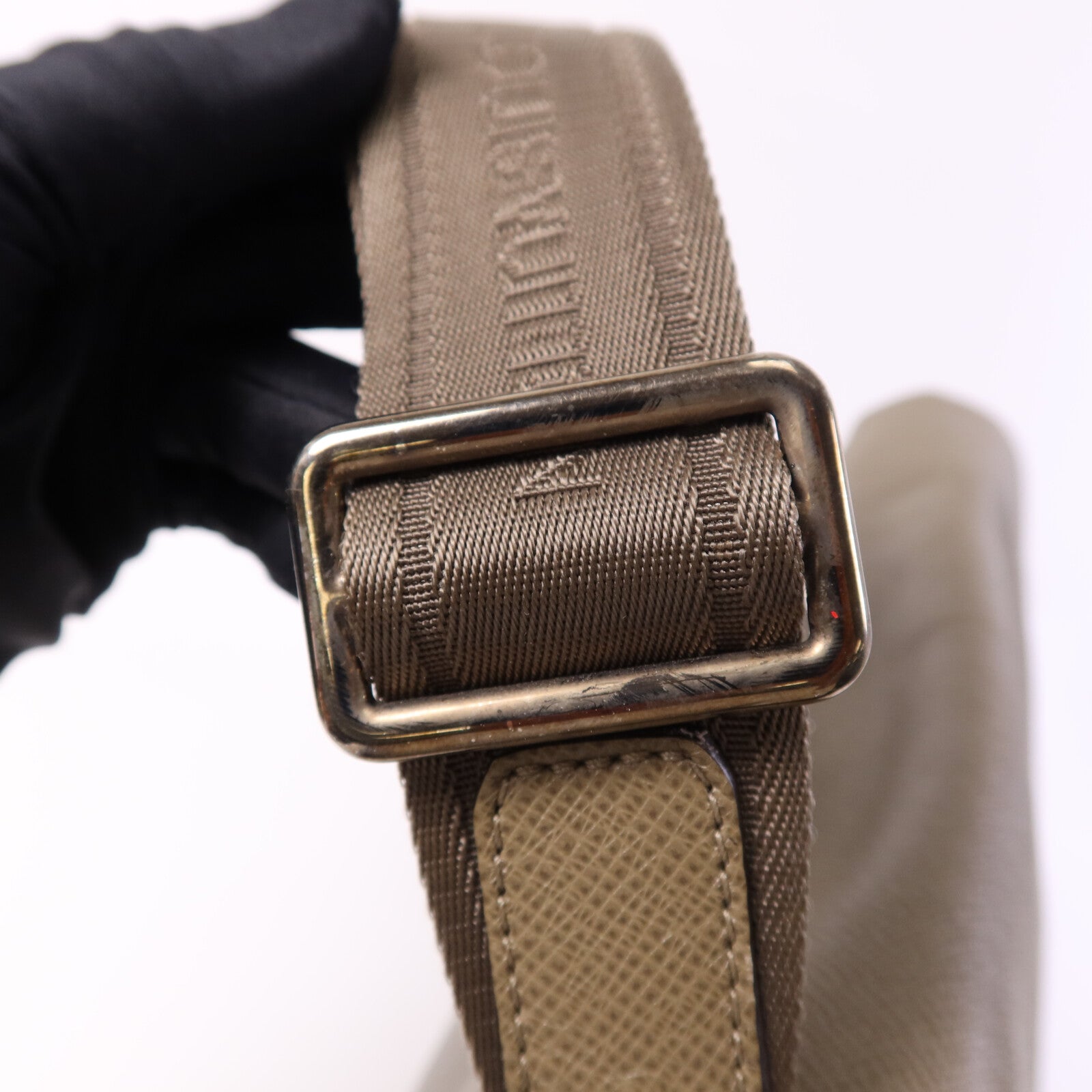LOUIS VUITTON Taiga Roman MM銀扣肩背袋