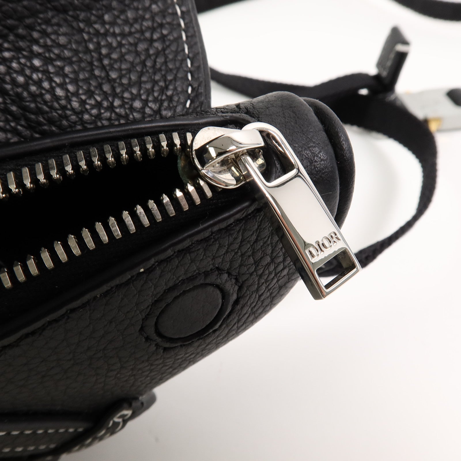 Dior 牛皮皮革Nano Saddle肩背袋