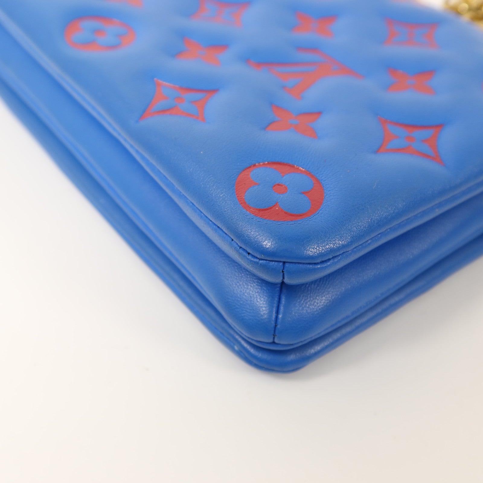 LOUIS VUITTON Monogram Embossed Pochette Coussin金扣鏈帶肩背袋