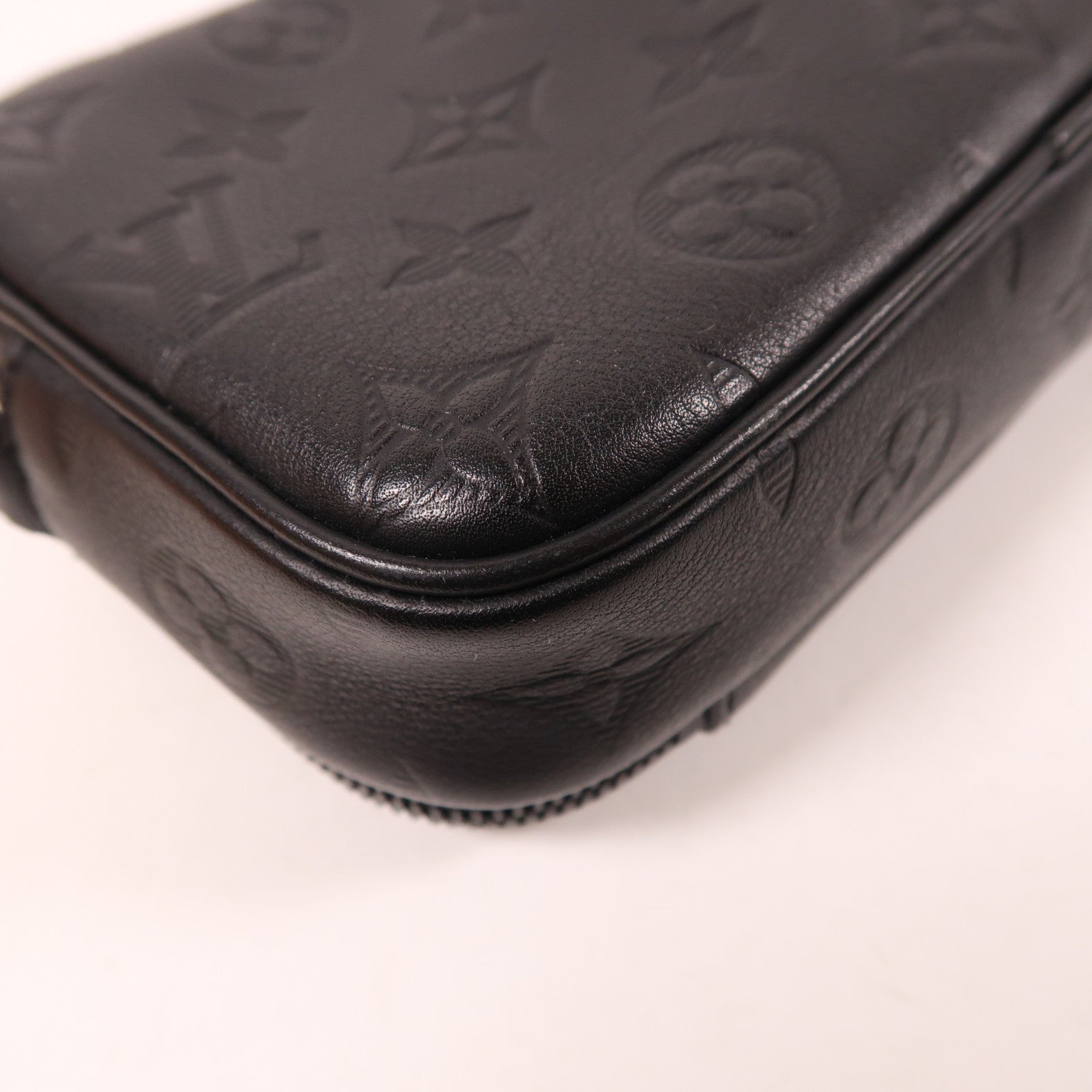 LOUIS VUITTON Monogram Shadow Alpha Wearable Wallet肩背袋