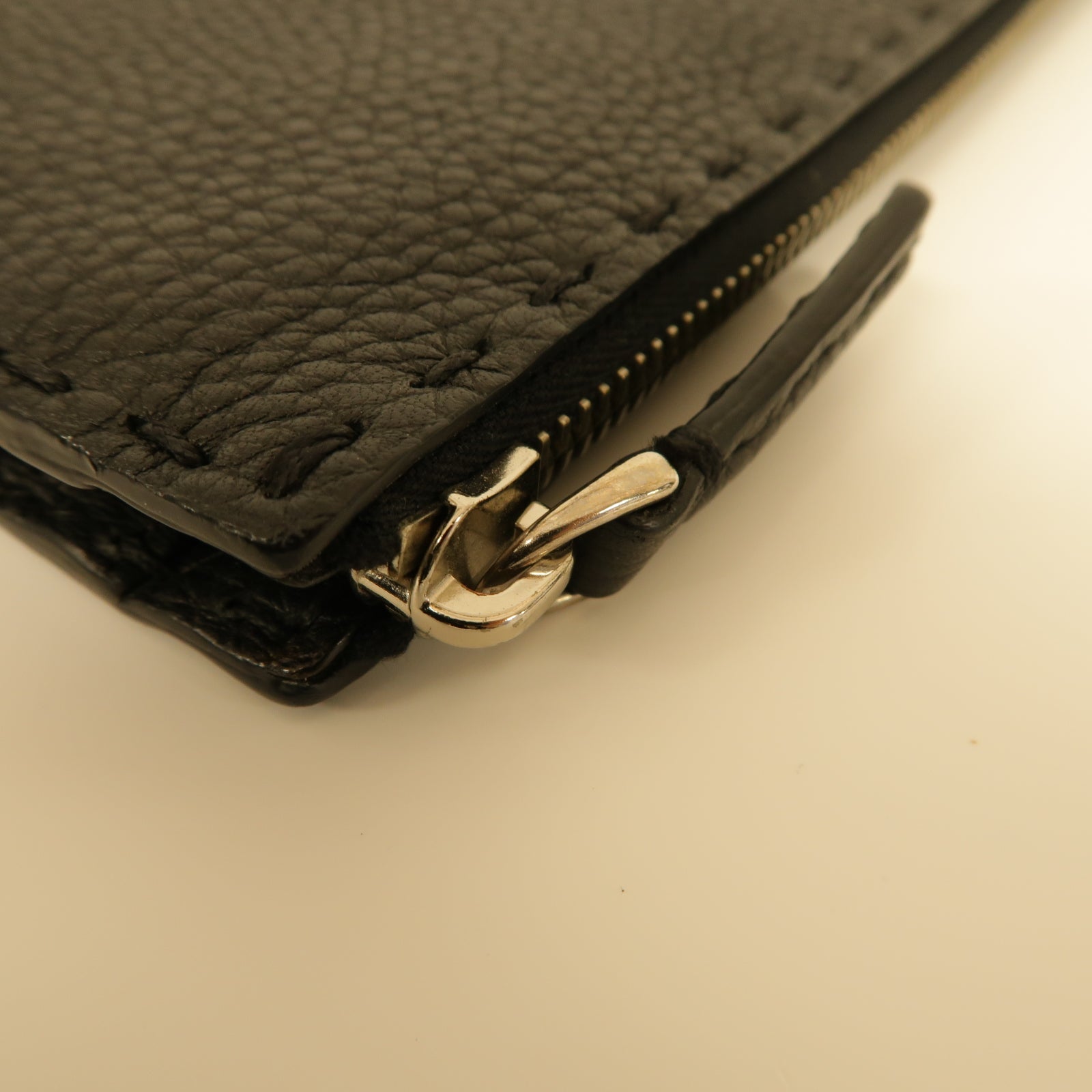 FENDI 【激減優惠】牛皮皮革Clutch Bag銀扣手拿包黒色