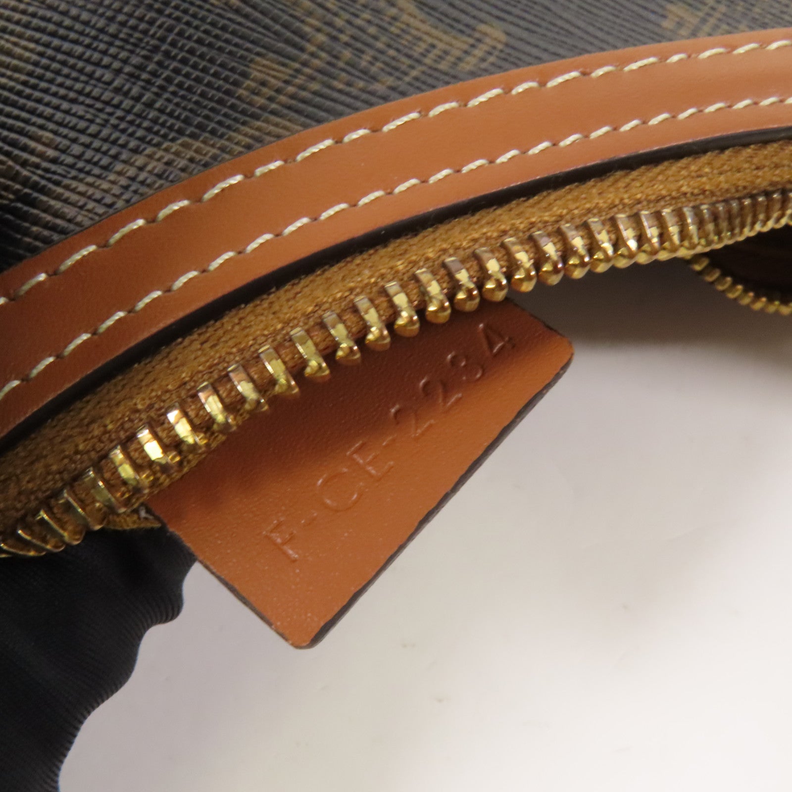 CELINE 塗層帆布Heloise Hobo金扣肩背袋