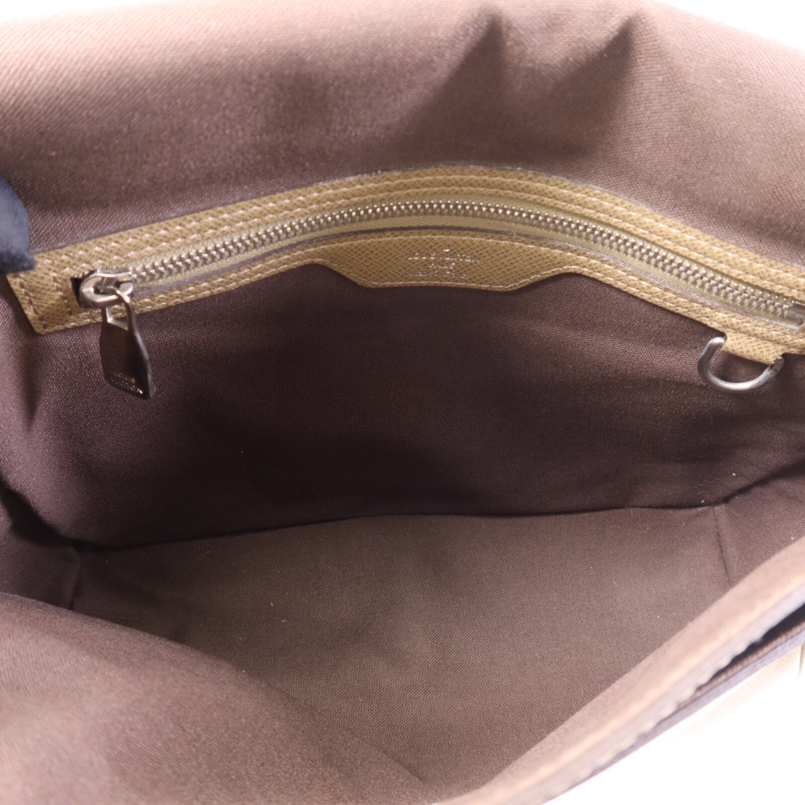 LOUIS VUITTON Taiga Roman MM銀扣肩背袋