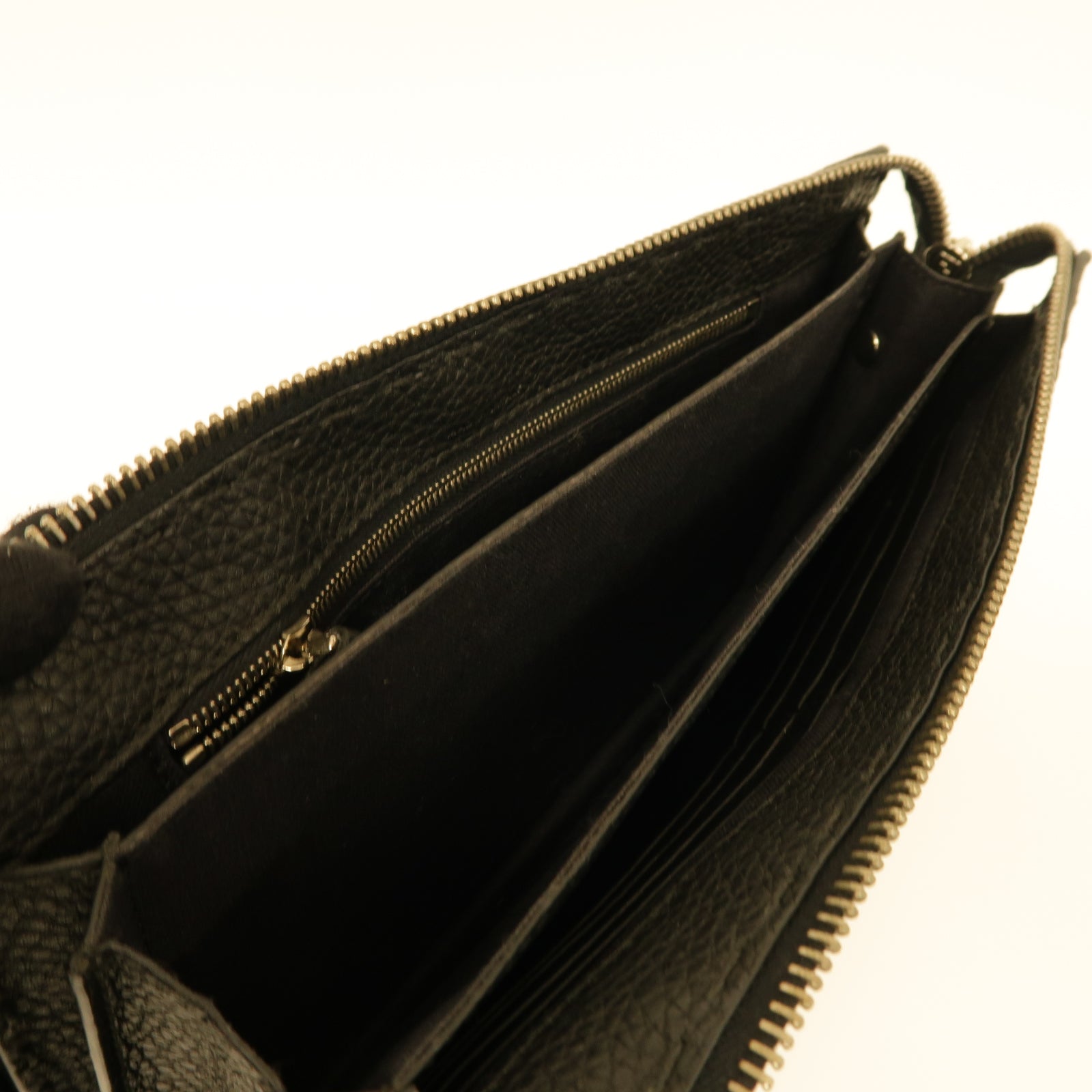 FENDI 【激減優惠】牛皮皮革Clutch Bag銀扣手拿包黒色