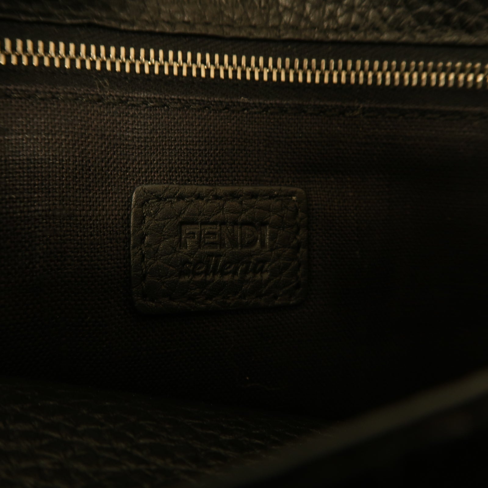 FENDI 【激減優惠】牛皮皮革Clutch Bag銀扣手拿包黒色
