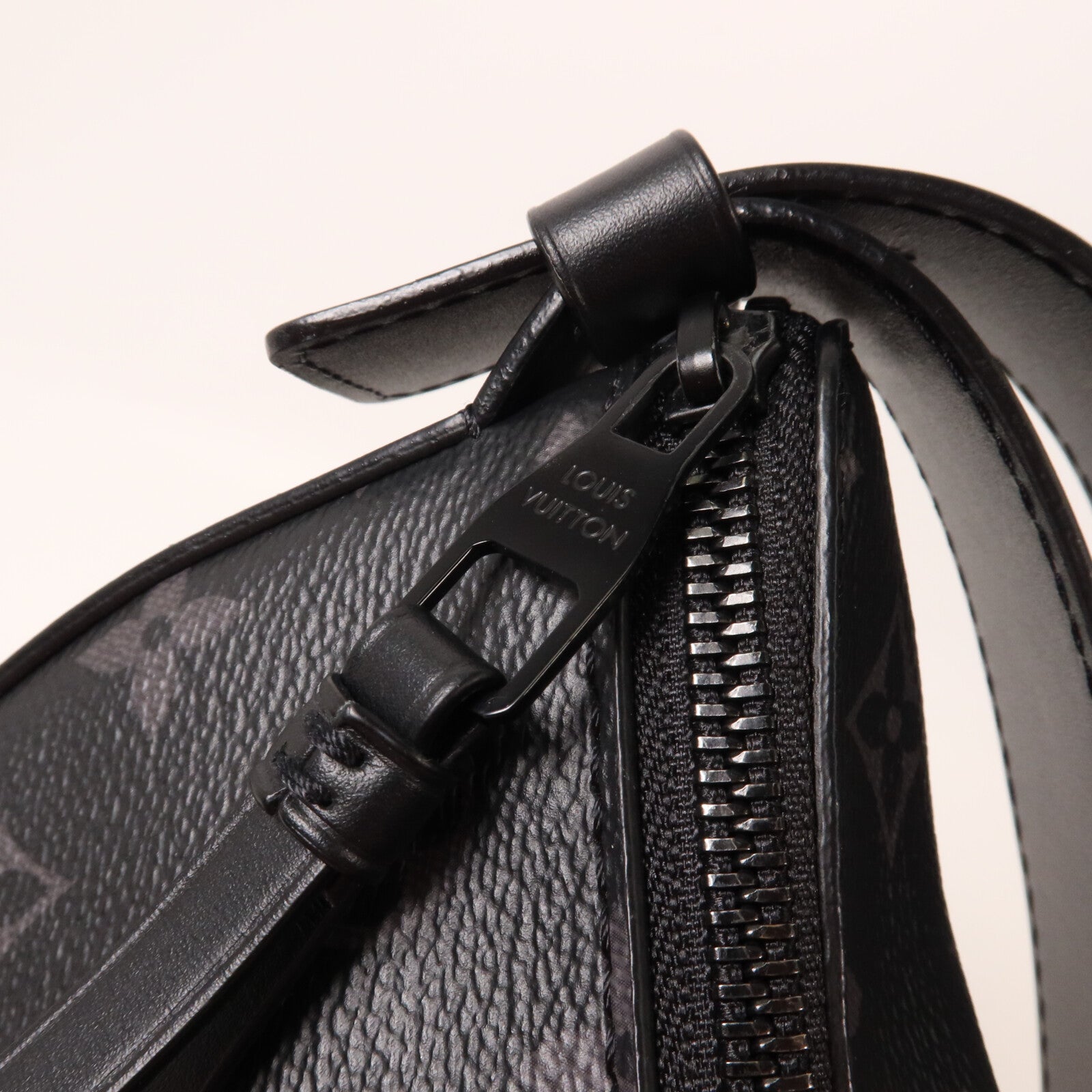 LOUIS VUITTON Monogram Eclipse Moon肩背袋