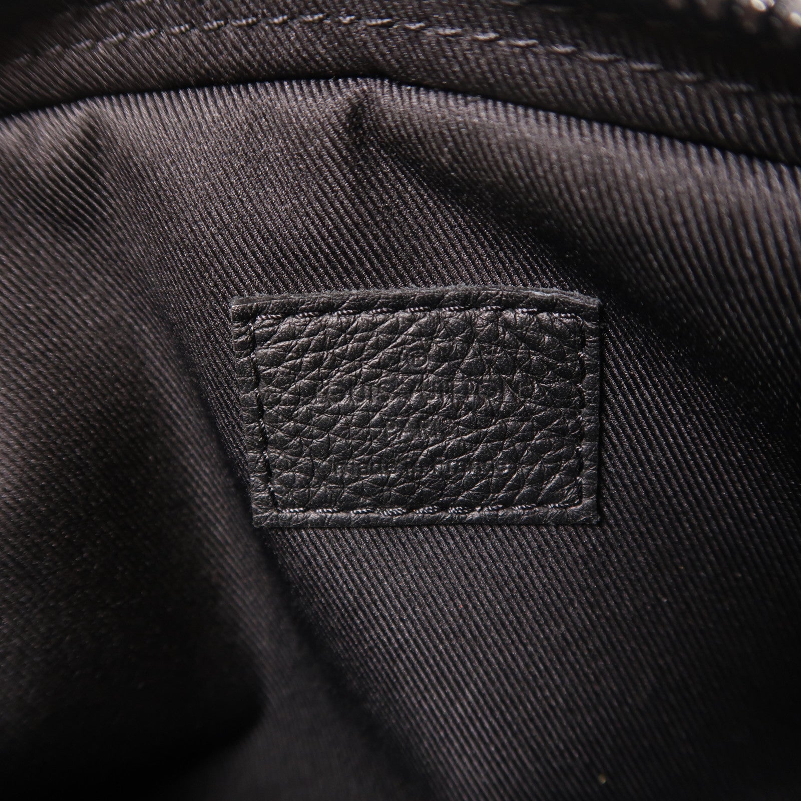 LOUIS VUITTON Monogram Shadow Alpha Wearable Wallet肩背袋