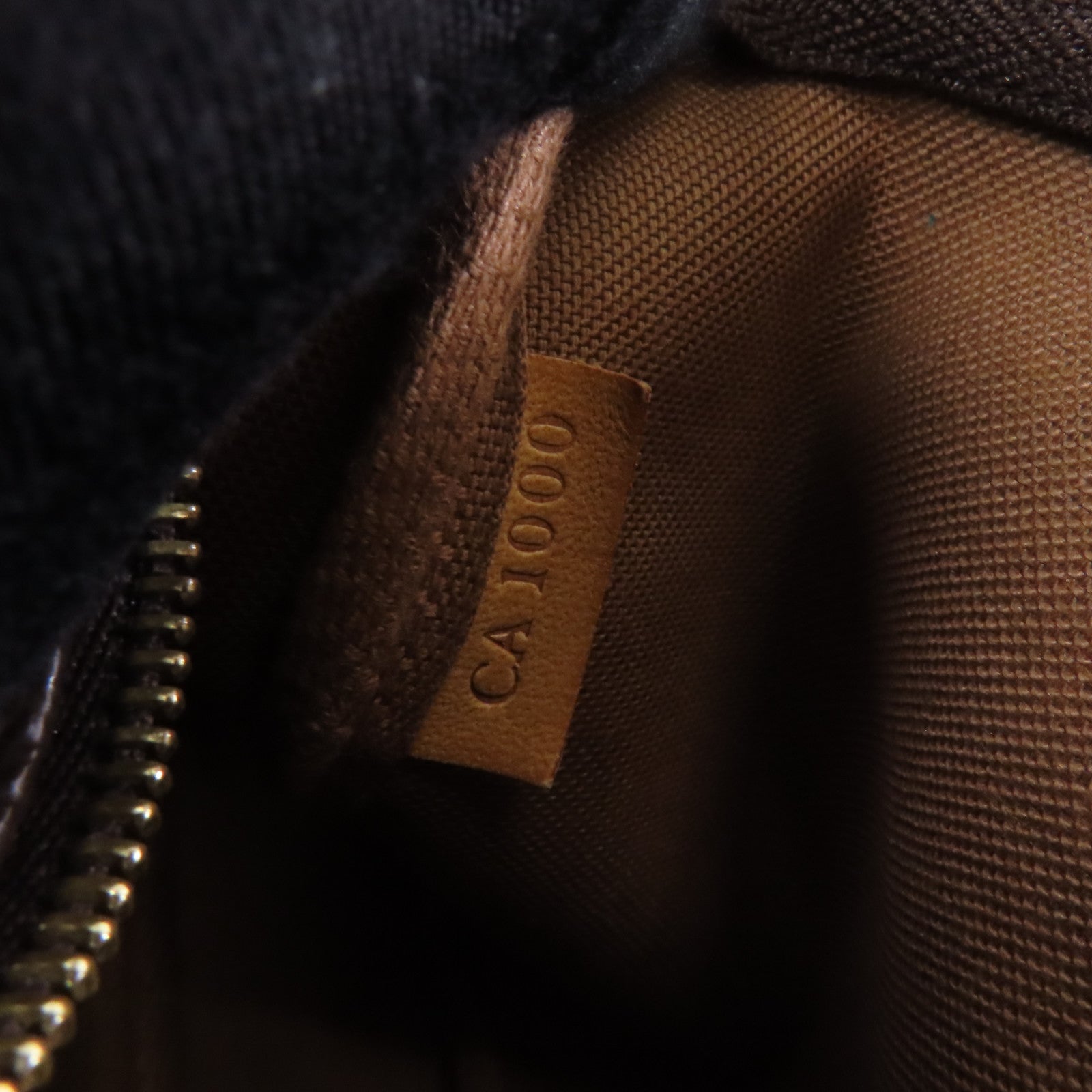 LOUIS VUITTON Monogram Pochette Accessoires金扣手挽袋棕色