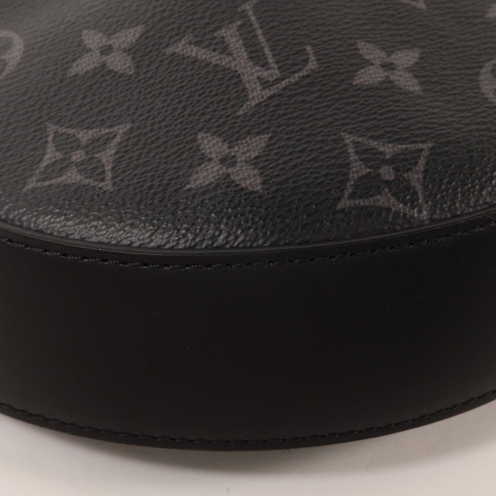 LOUIS VUITTON Monogram Eclipse Moon肩背袋