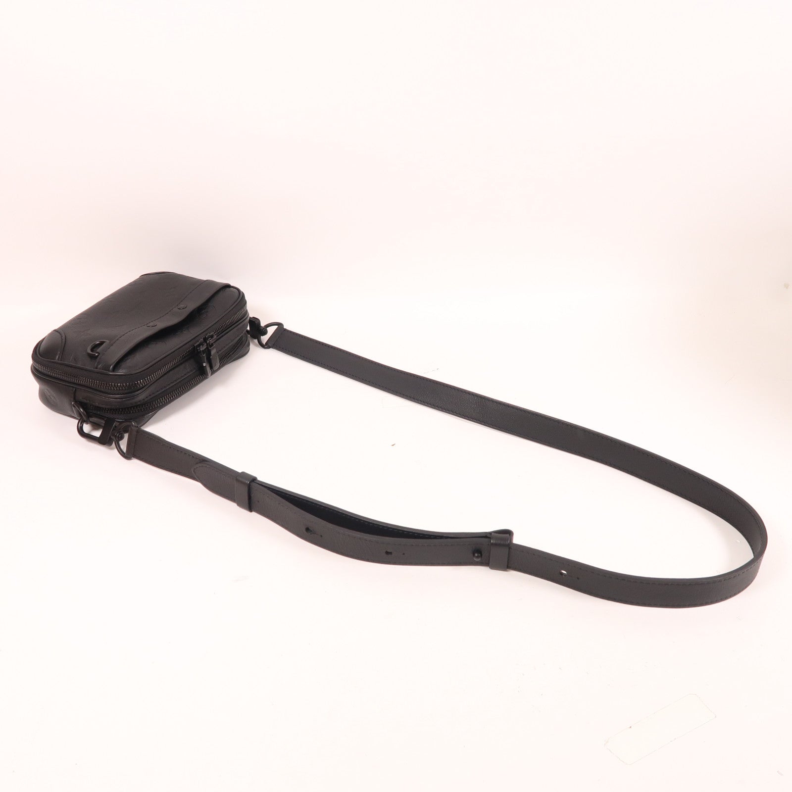 LOUIS VUITTON Monogram Shadow Alpha Wearable Wallet肩背袋