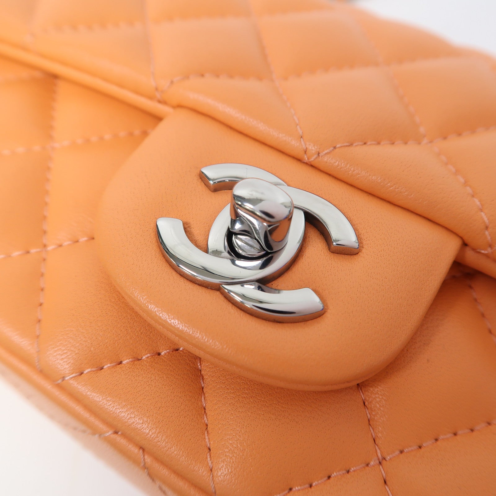 CHANEL 菱格羊皮皮革Classic 20銀扣鏈帶肩背袋橙色