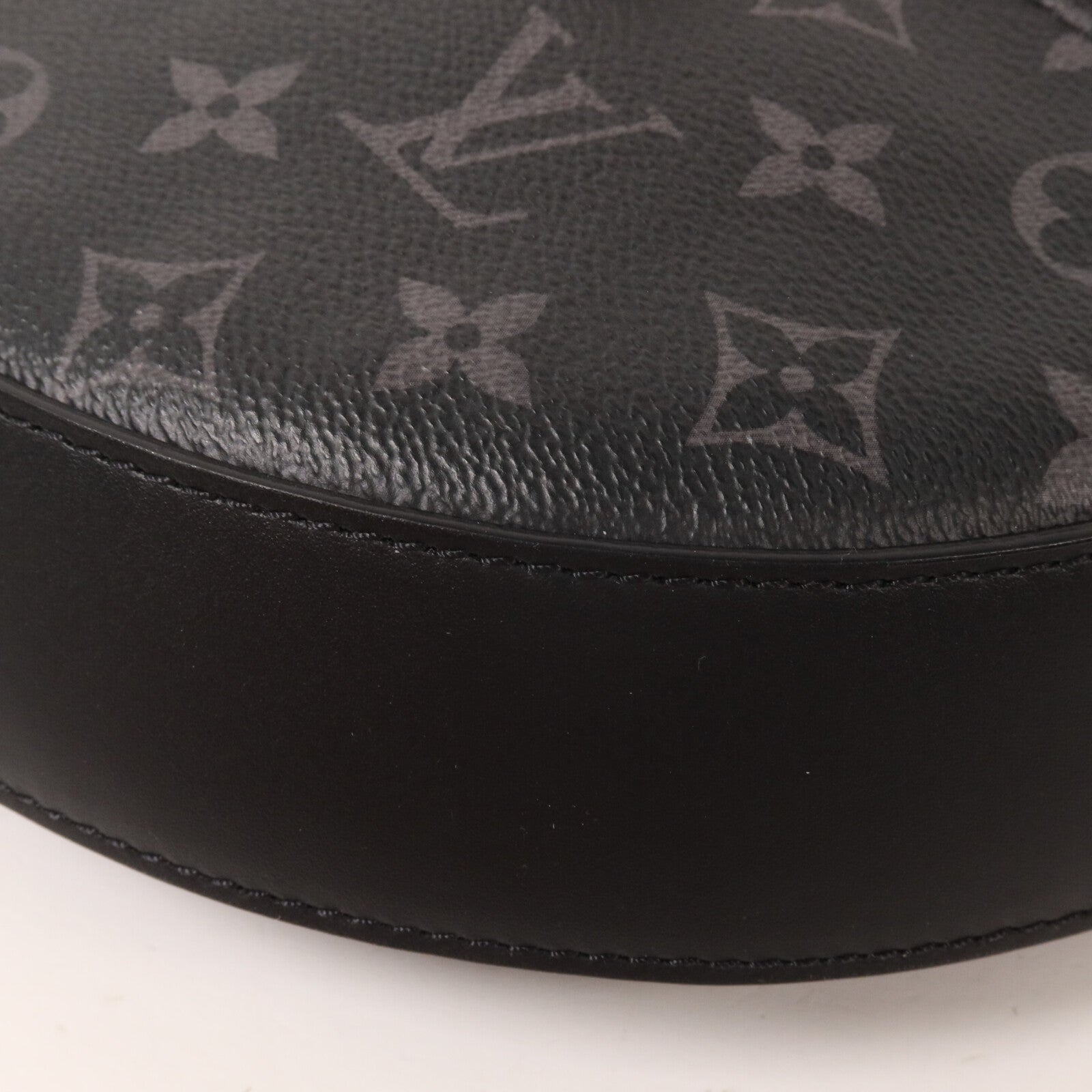 LOUIS VUITTON Monogram Eclipse Moon肩背袋