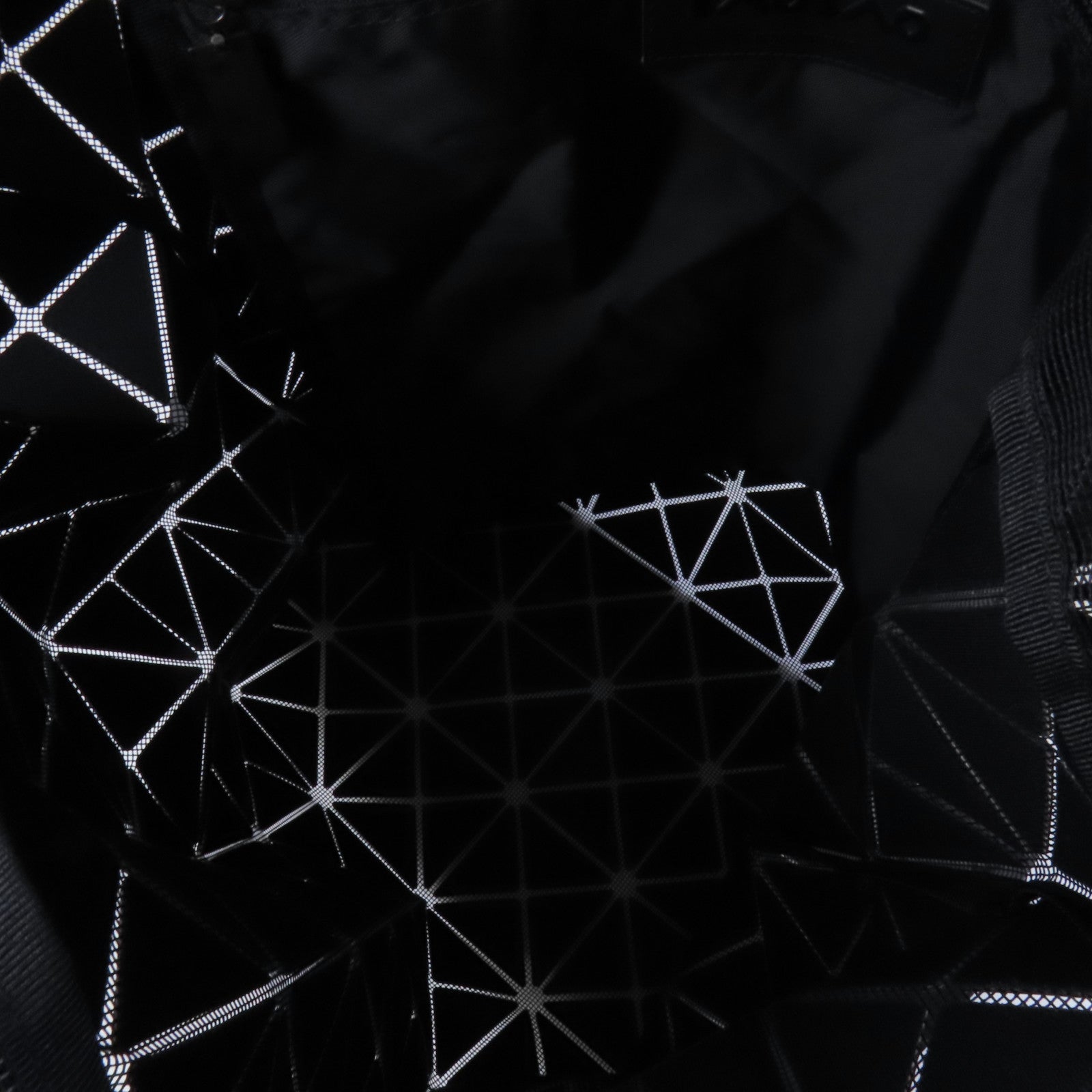 BAO BAO ISSEYMIYAKE PVC BAO BAO ISSEYMIYAKE肩背袋