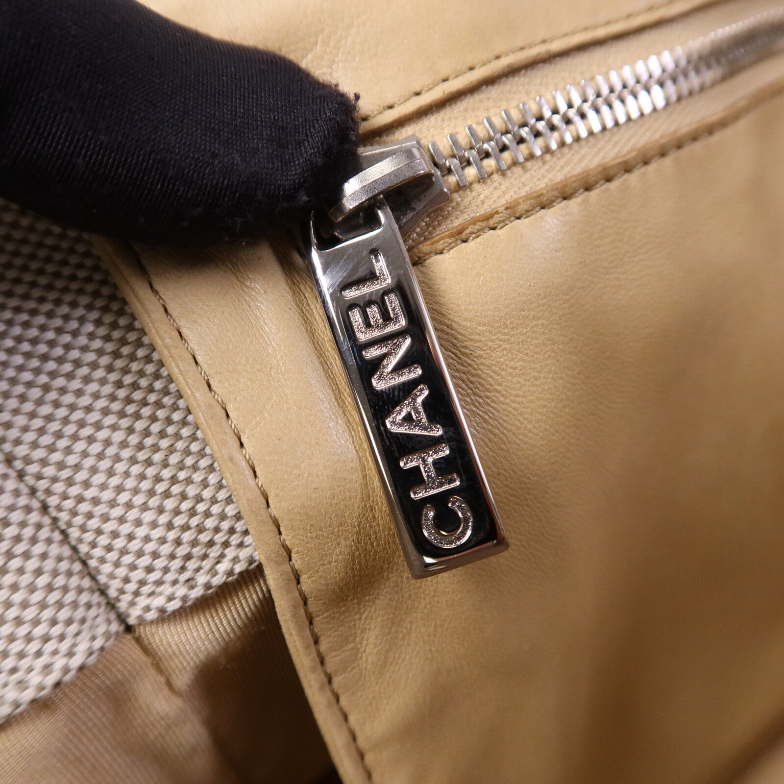 CHANEL 帆布Hand Bag銀扣手挽袋