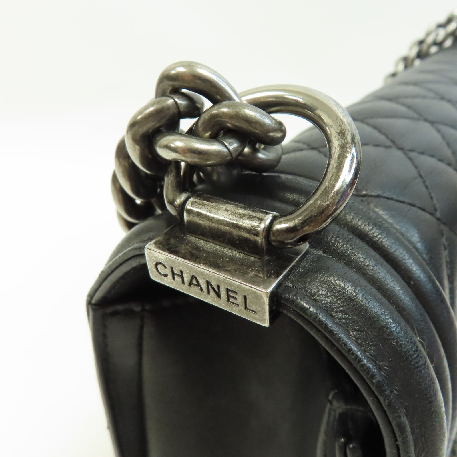 CHANEL 菱格牛皮皮革Boy 30cm銀扣鏈帶肩背袋黑色