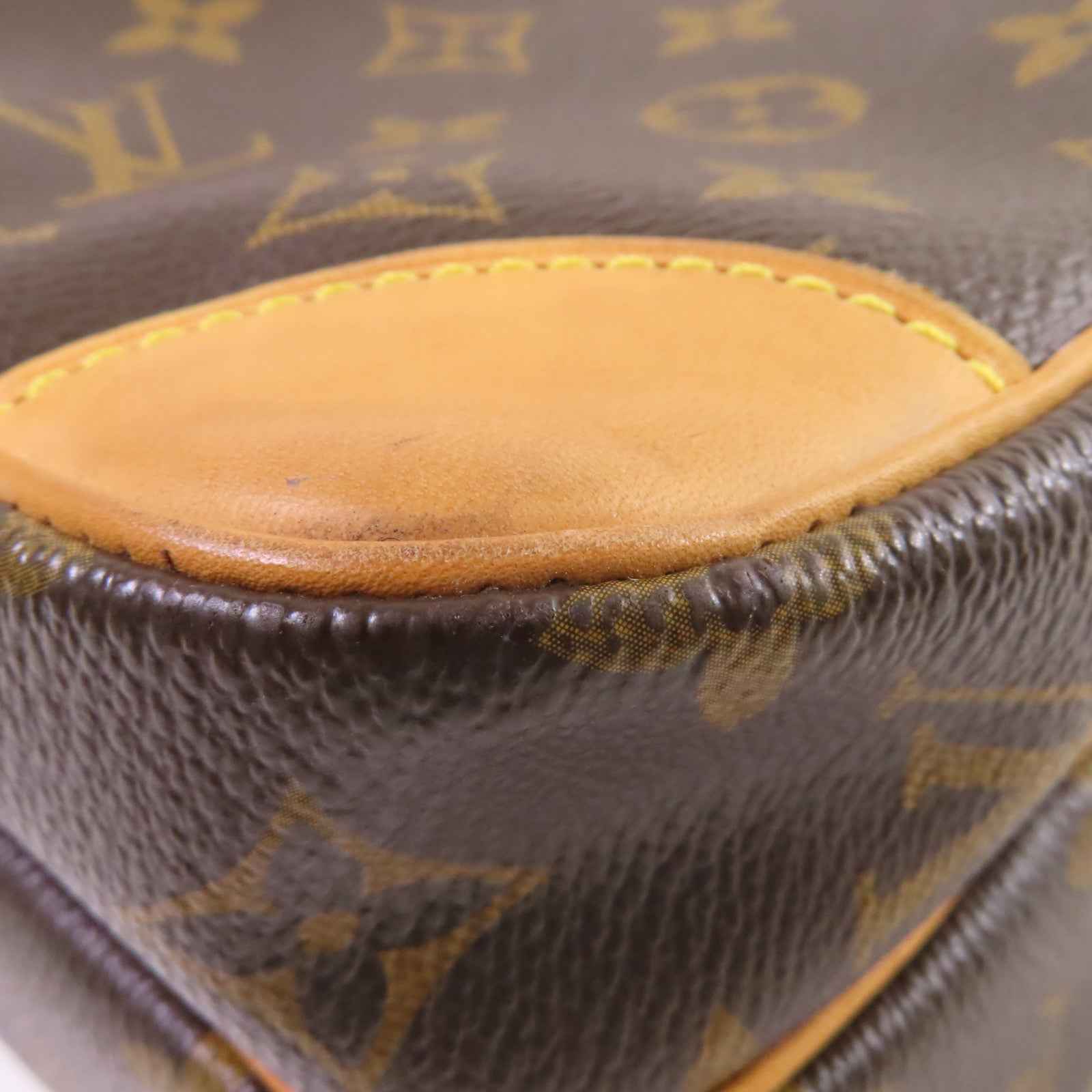 LOUIS VUITTON Monogram Amazon Shoulder Bag金扣肩背袋啡色