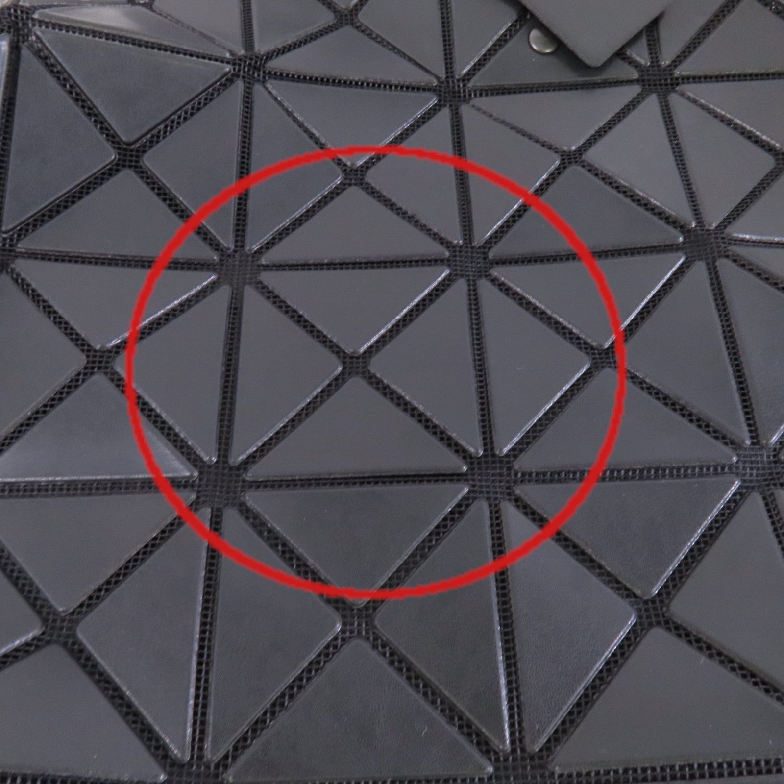 BAO BAO ISSEYMIYAKE PVC BAO BAO ISSEYMIYAKE肩背袋